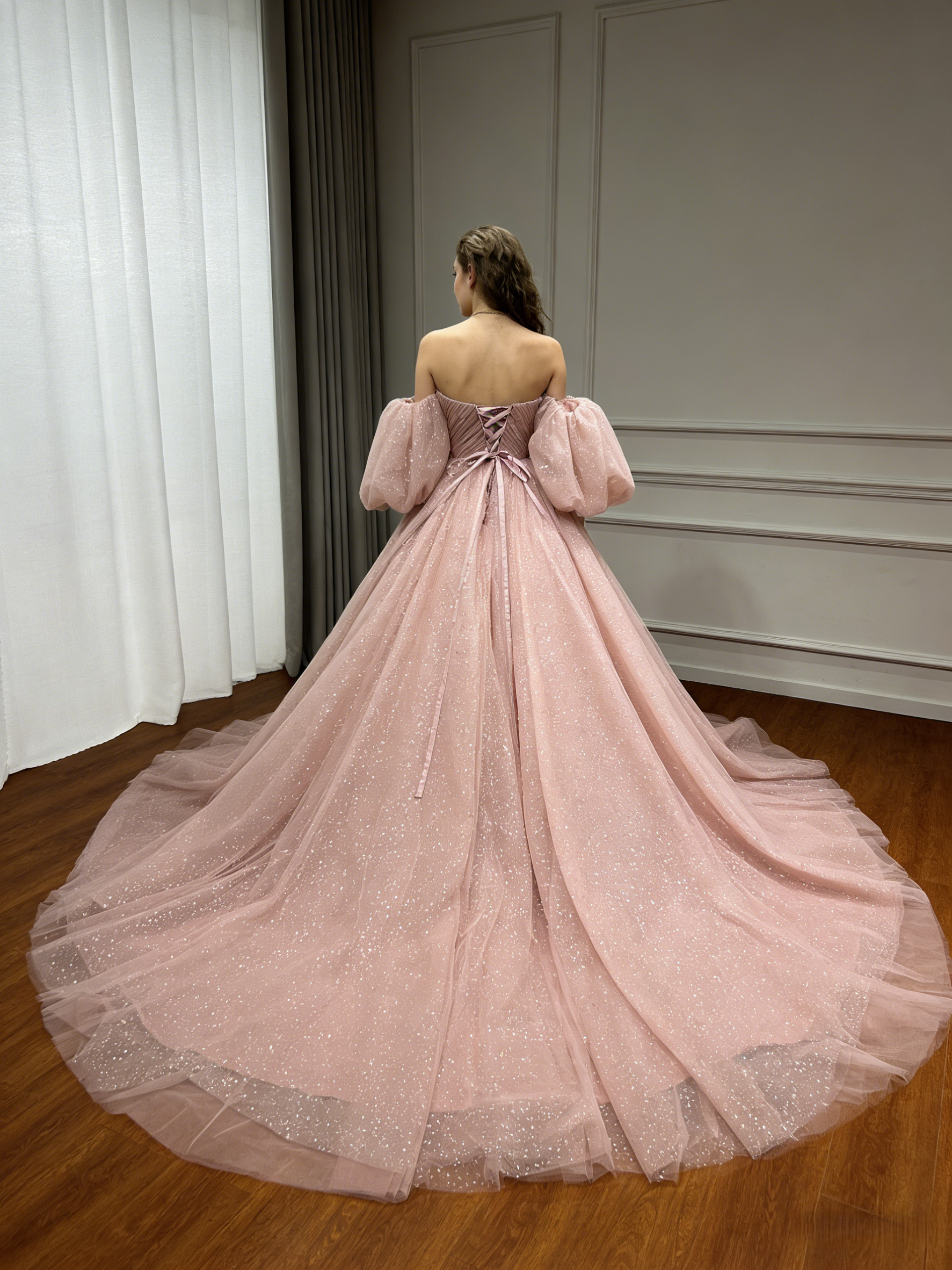 カラードレス ローズピンク ベアトップ パフスリーブ キラキラチュール ロングトレーン 編み上げ 花嫁