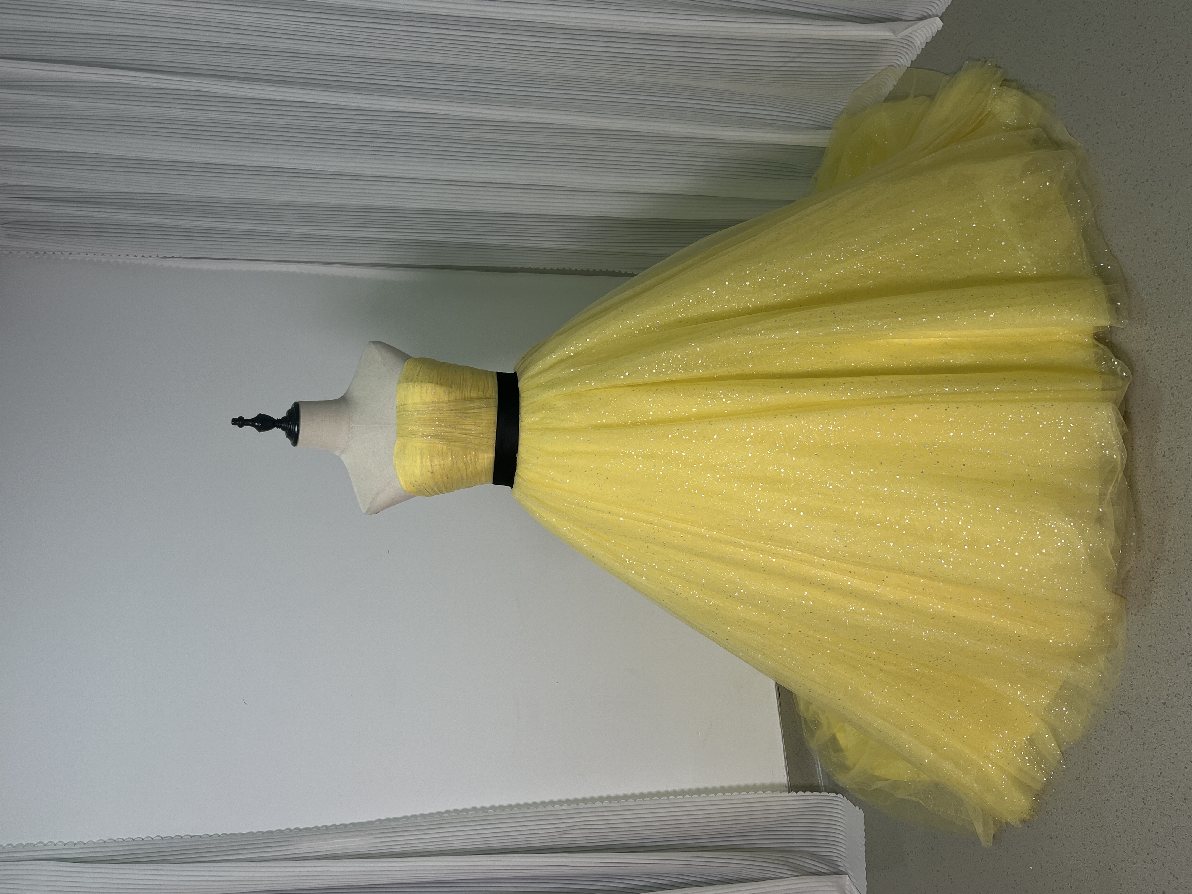 高品質！パーティードレス カナリーイエロー 取り外しオフショルダー キラキラチュール サッシュベルト 披露宴/前撮り