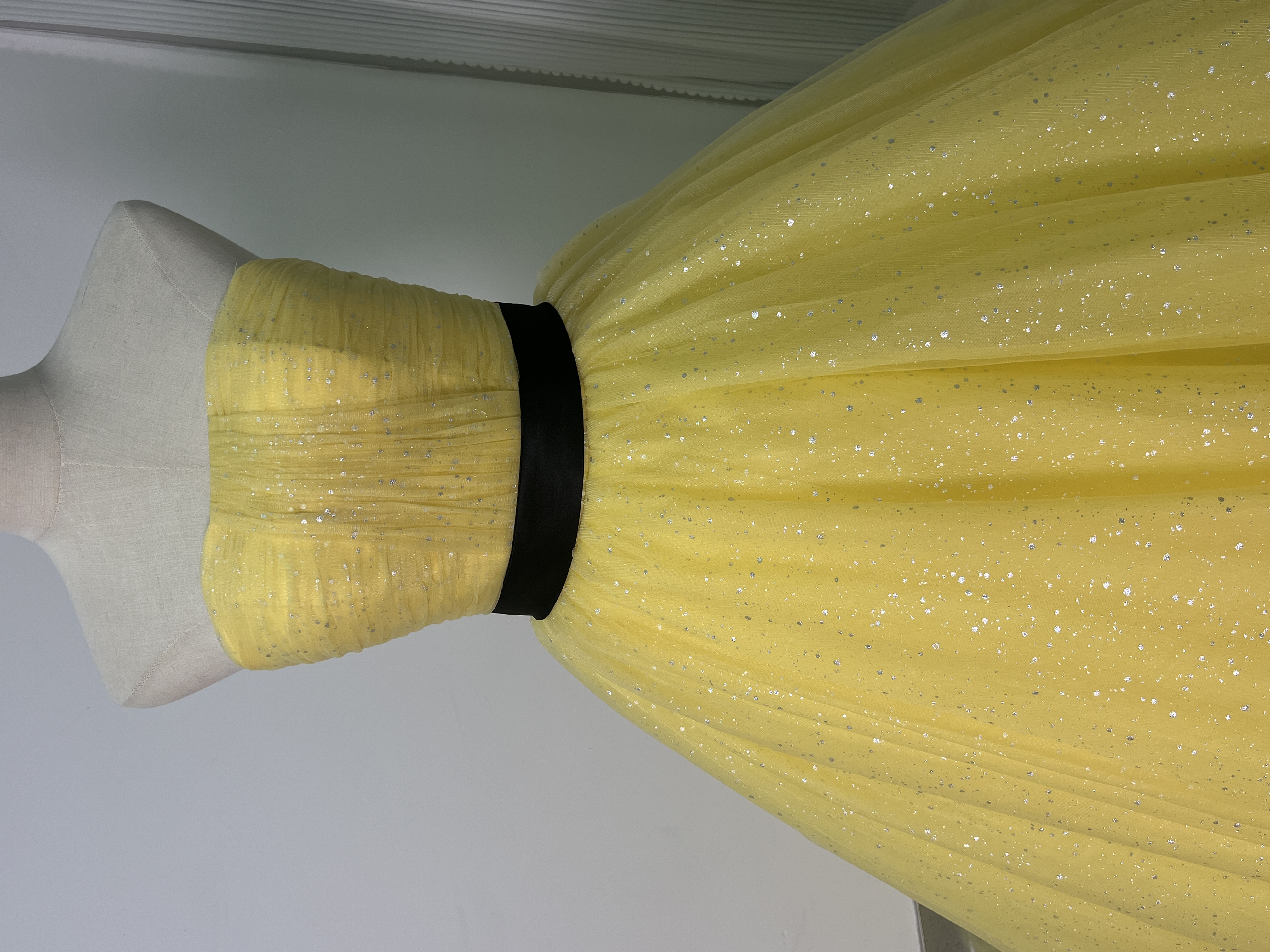 高品質！パーティードレス カナリーイエロー 取り外しオフショルダー キラキラチュール サッシュベルト 披露宴/前撮り