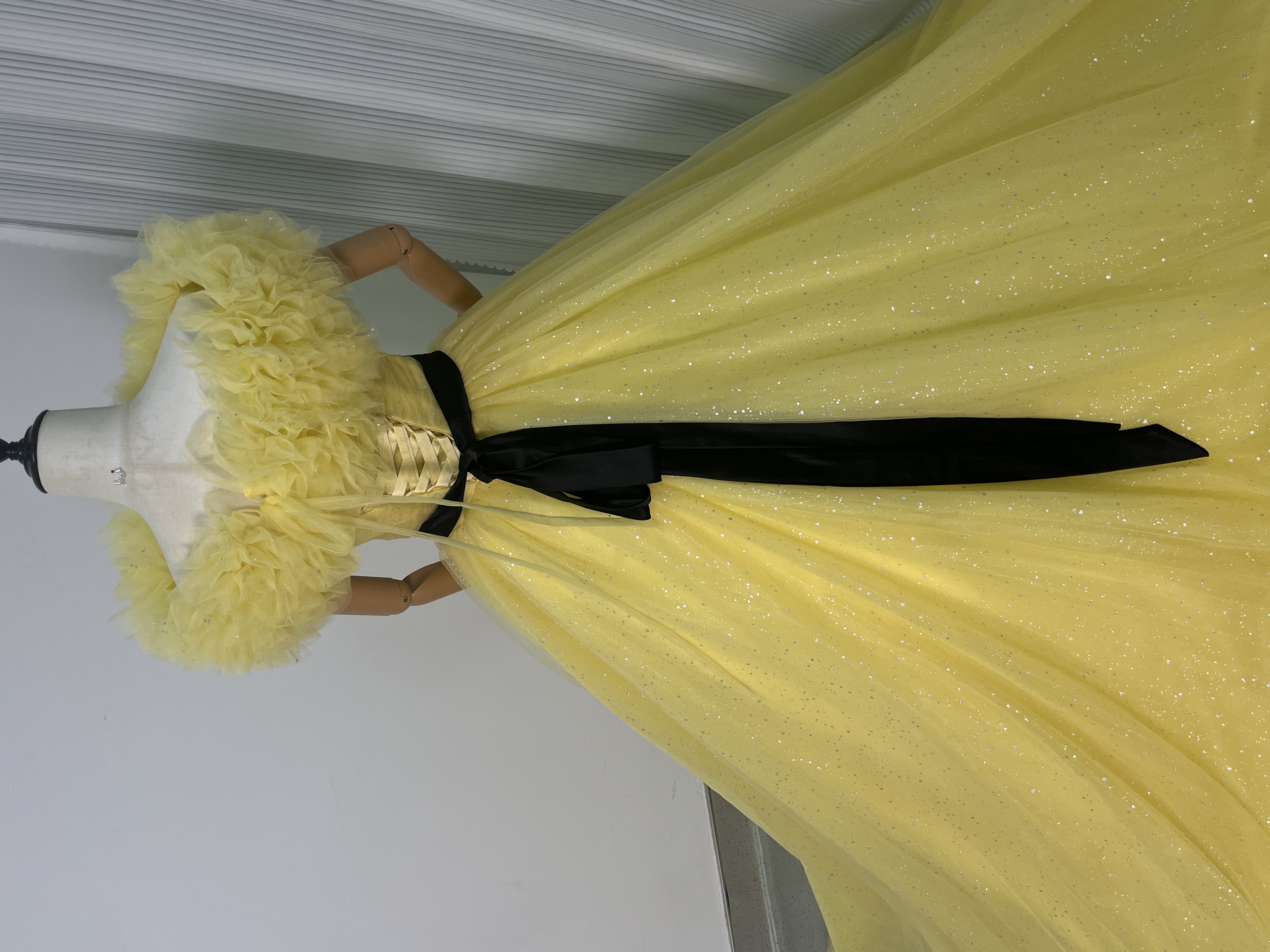 高品質！パーティードレス カナリーイエロー 取り外しオフショルダー キラキラチュール サッシュベルト 披露宴/前撮り