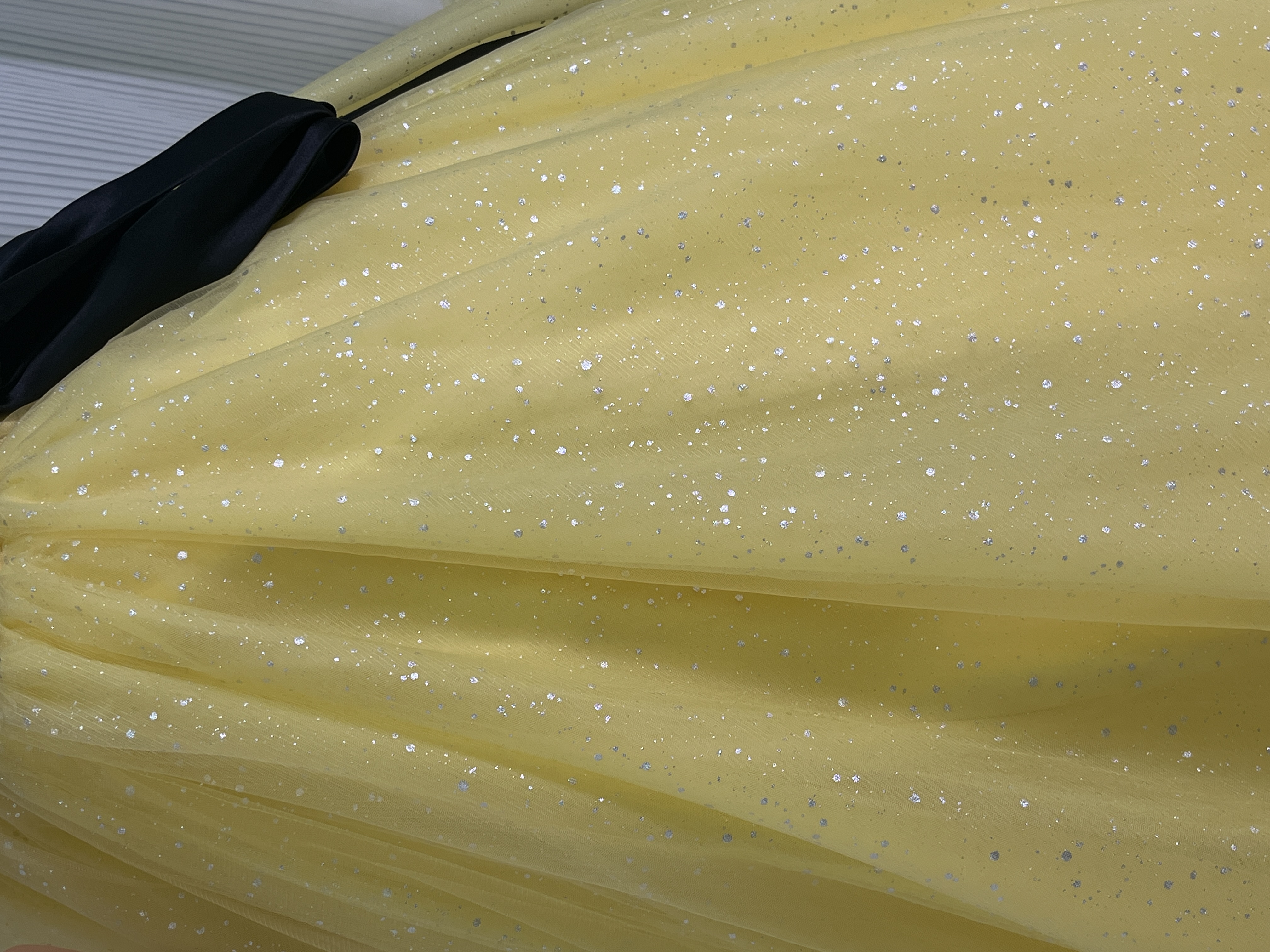 高品質！パーティードレス カナリーイエロー 取り外しオフショルダー キラキラチュール サッシュベルト 披露宴/前撮り