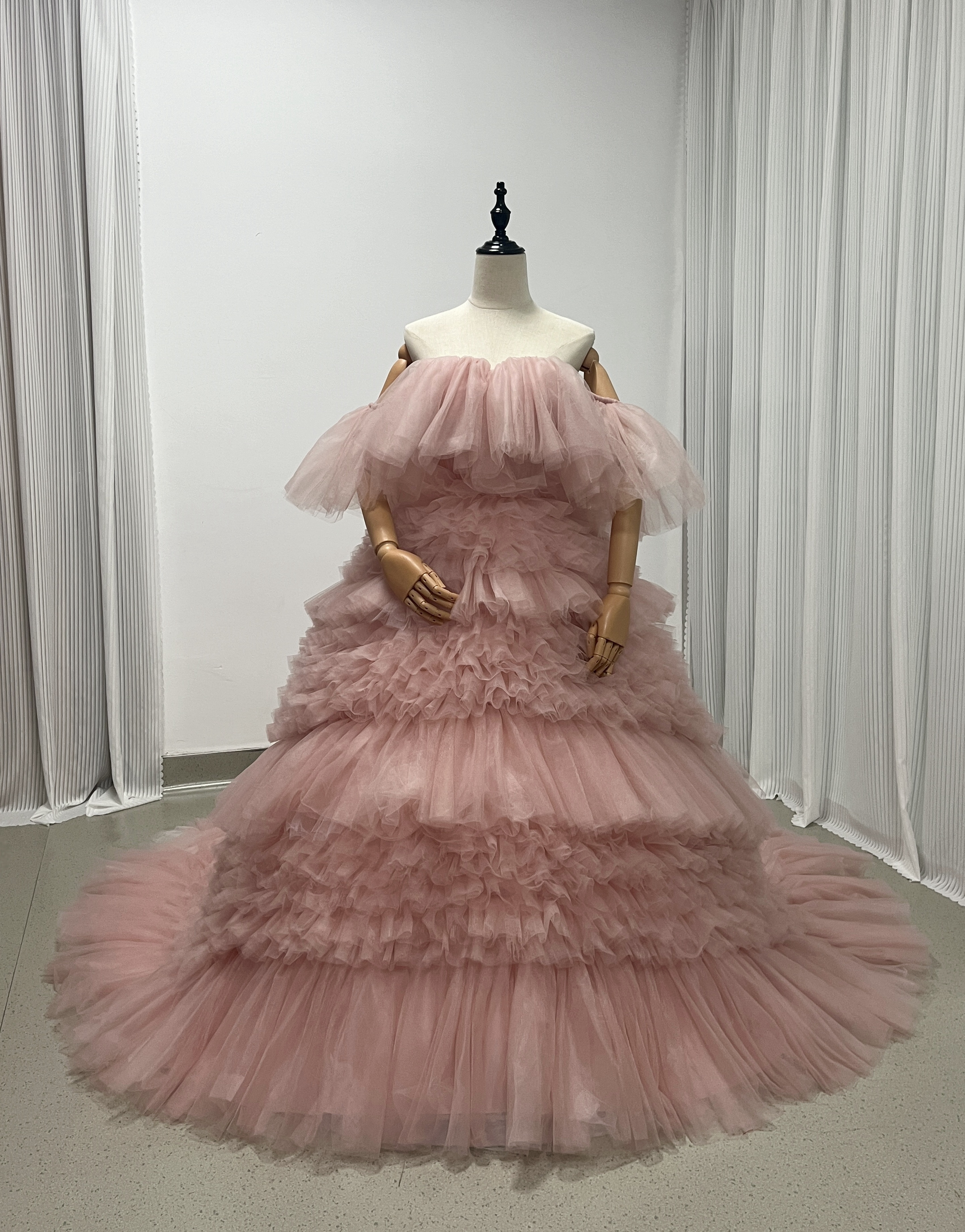 豪華！ピンク カラードレス ソフトチュール オフショルダー もこもこドレス 前撮り 妊婦