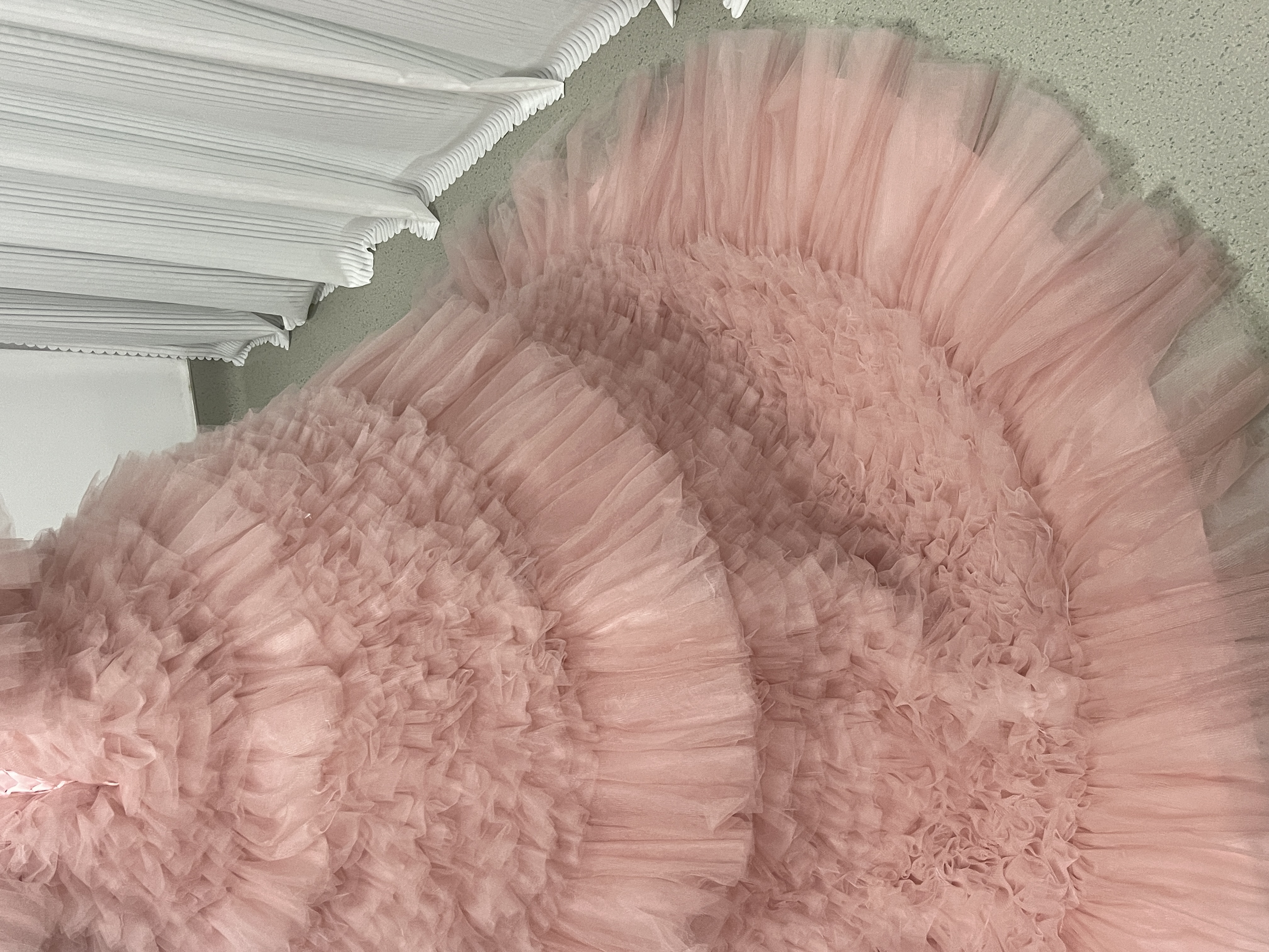 韓国風もこもこチュールピンクカラードレス