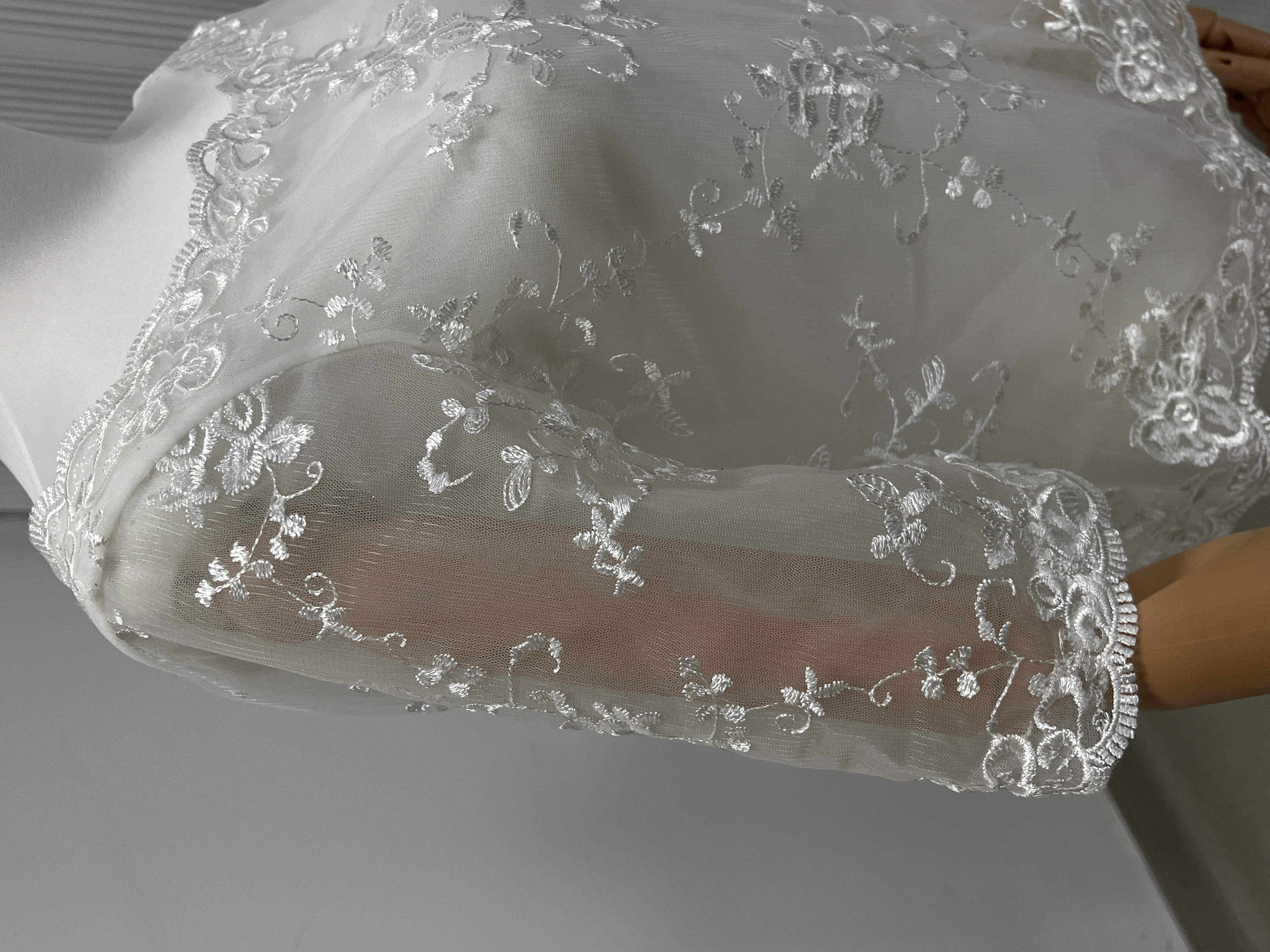 フランス風 ボレロ 上品花レース 半袖 くるみボタン 透ける 結婚式/披露宴