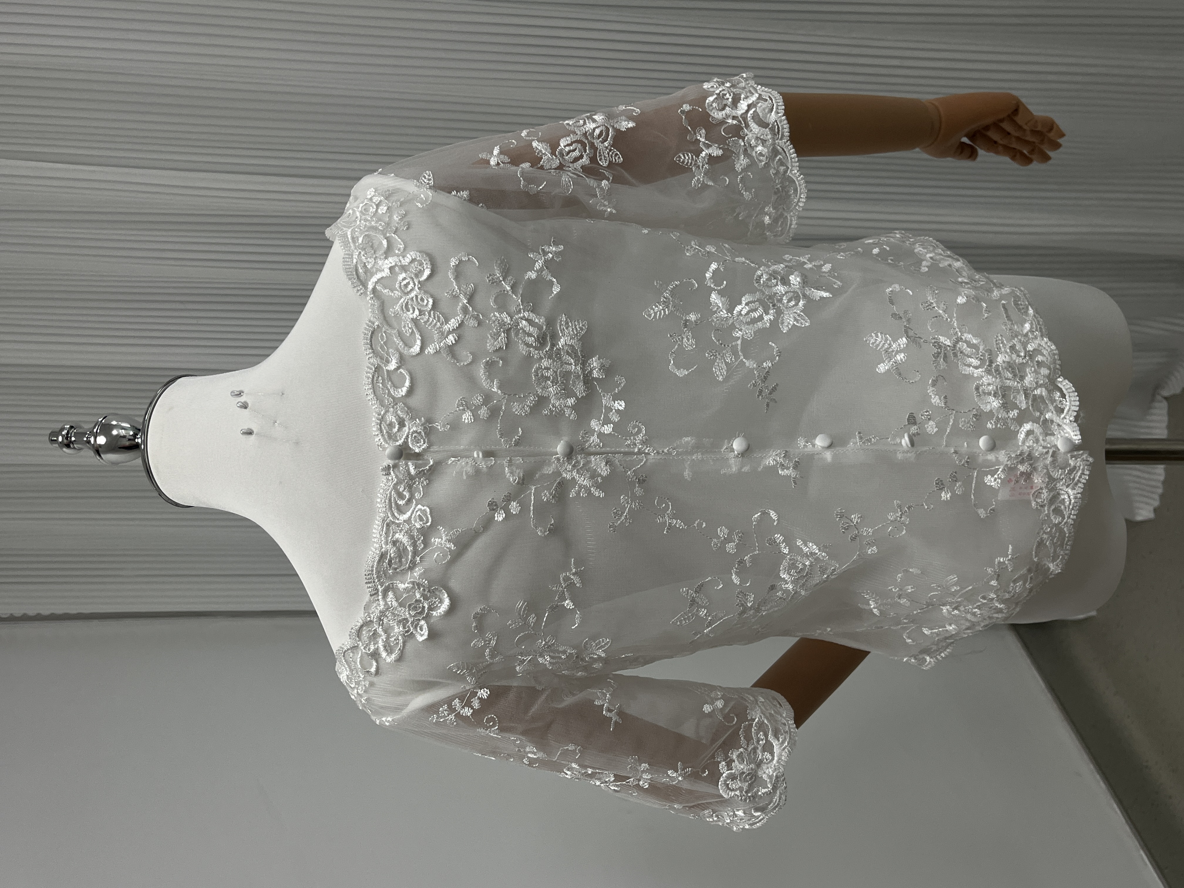 フランス風 ボレロ 上品花レース 半袖 くるみボタン 透ける 結婚式/披露宴