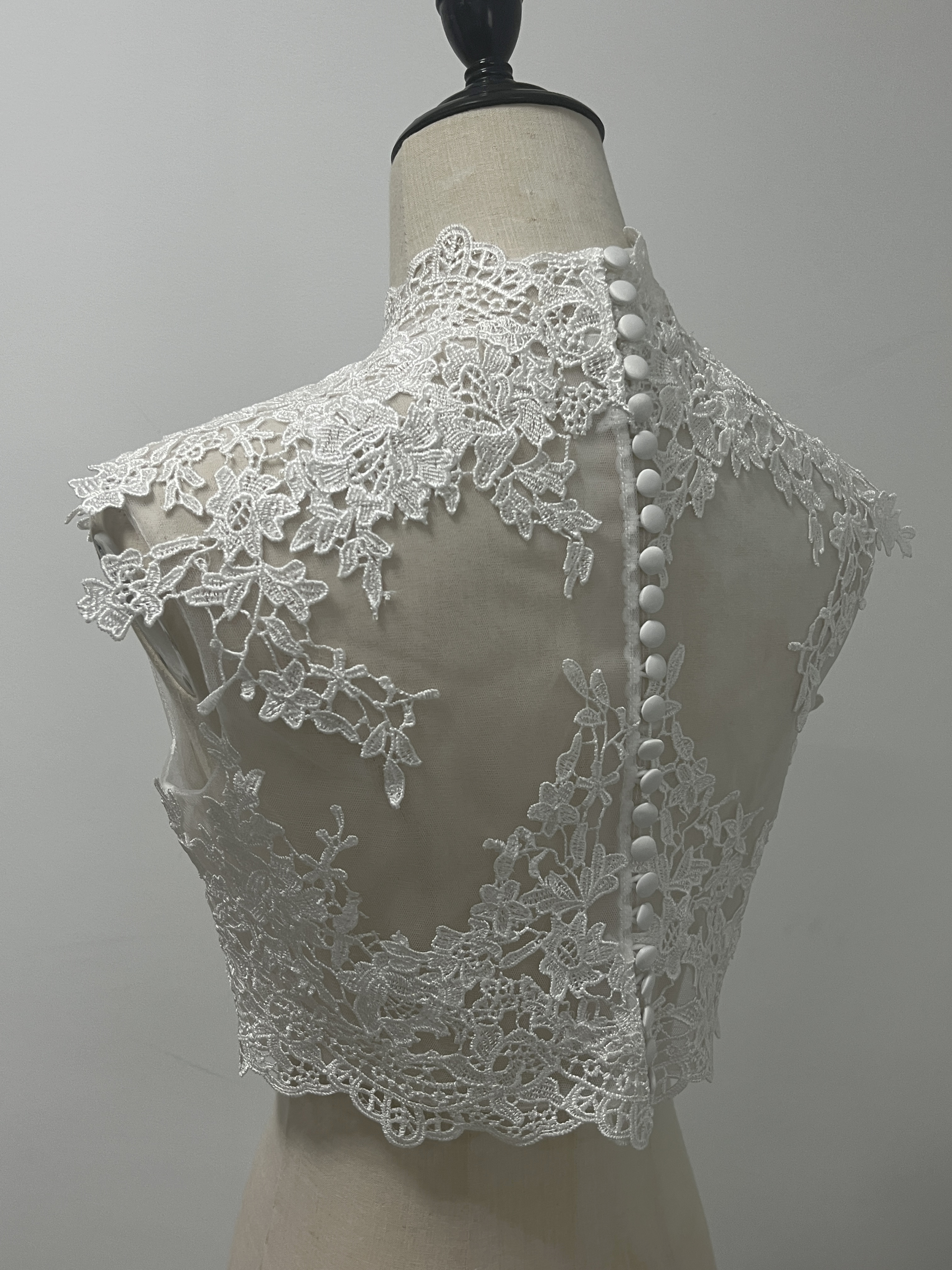 エレガント ボレロ ノースリーブ ハイネック くるみボタン 繊細レース 花嫁/ウェディングドレス