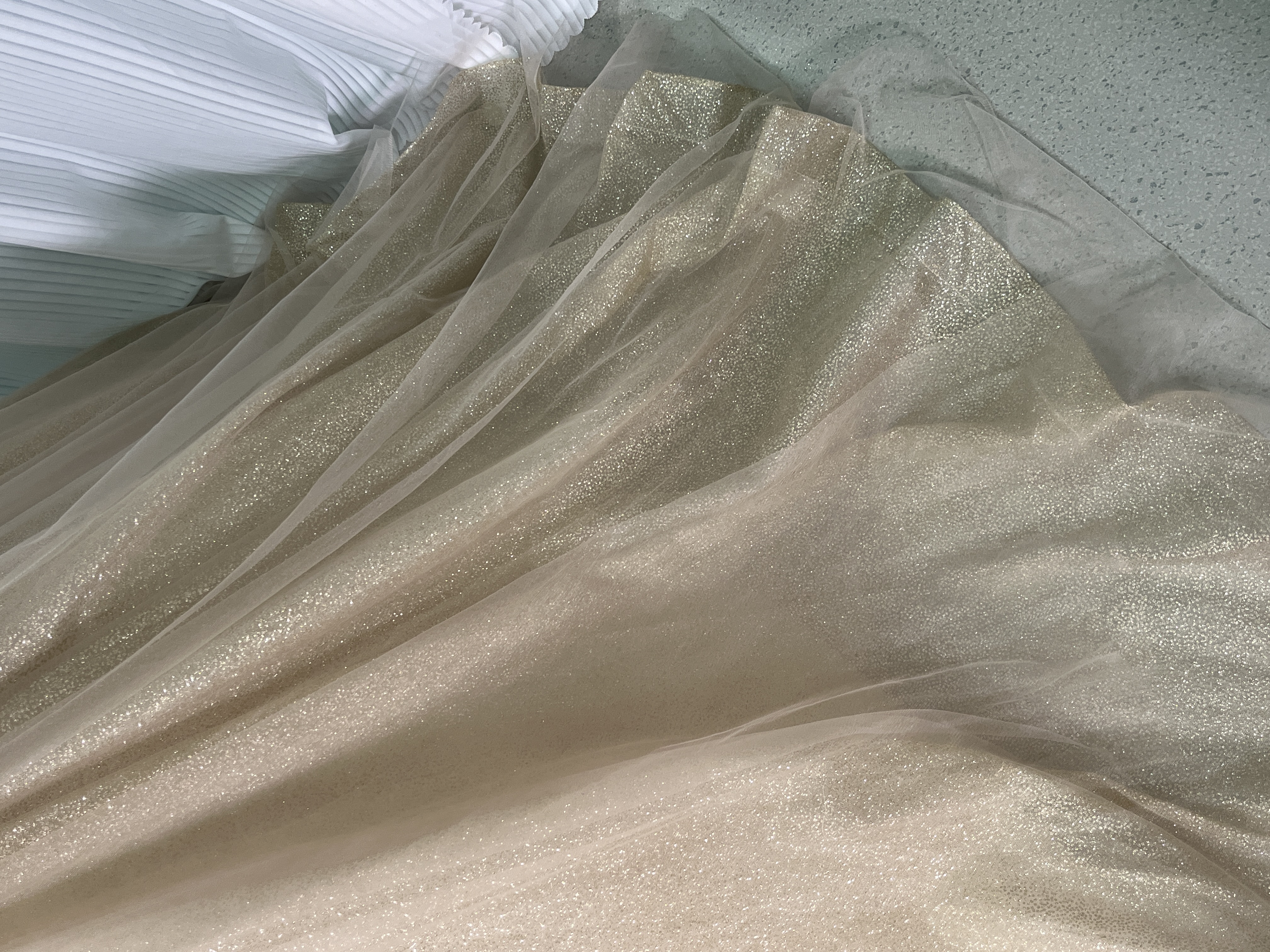 高品質！シャンパン色 カラードレス オフショルダー キラキラグリッターチュール 編み上げ 花嫁/披露宴