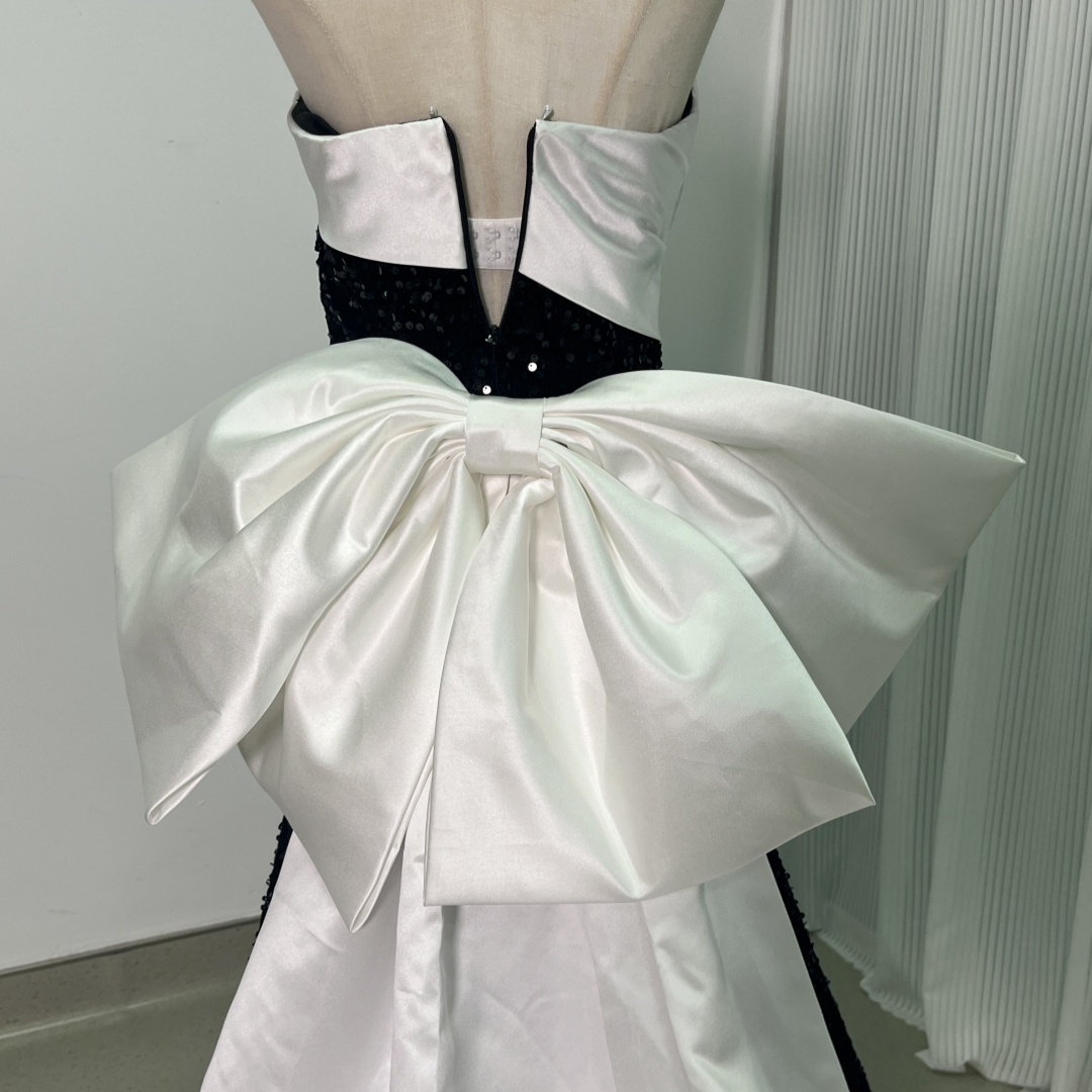 パーティードレス ベアトップ ブラック キラキラスパンコール ファスナー 豪華なバックリボン 2次会/合コン/デート