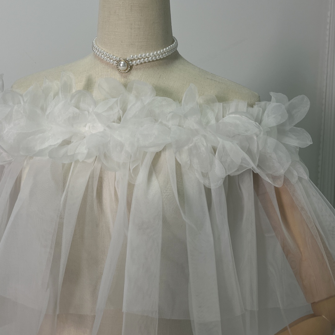 美品！オフホワイト 取り外しオフショルダー ソフトチュール 花モチーフ 色変更可能 可愛い