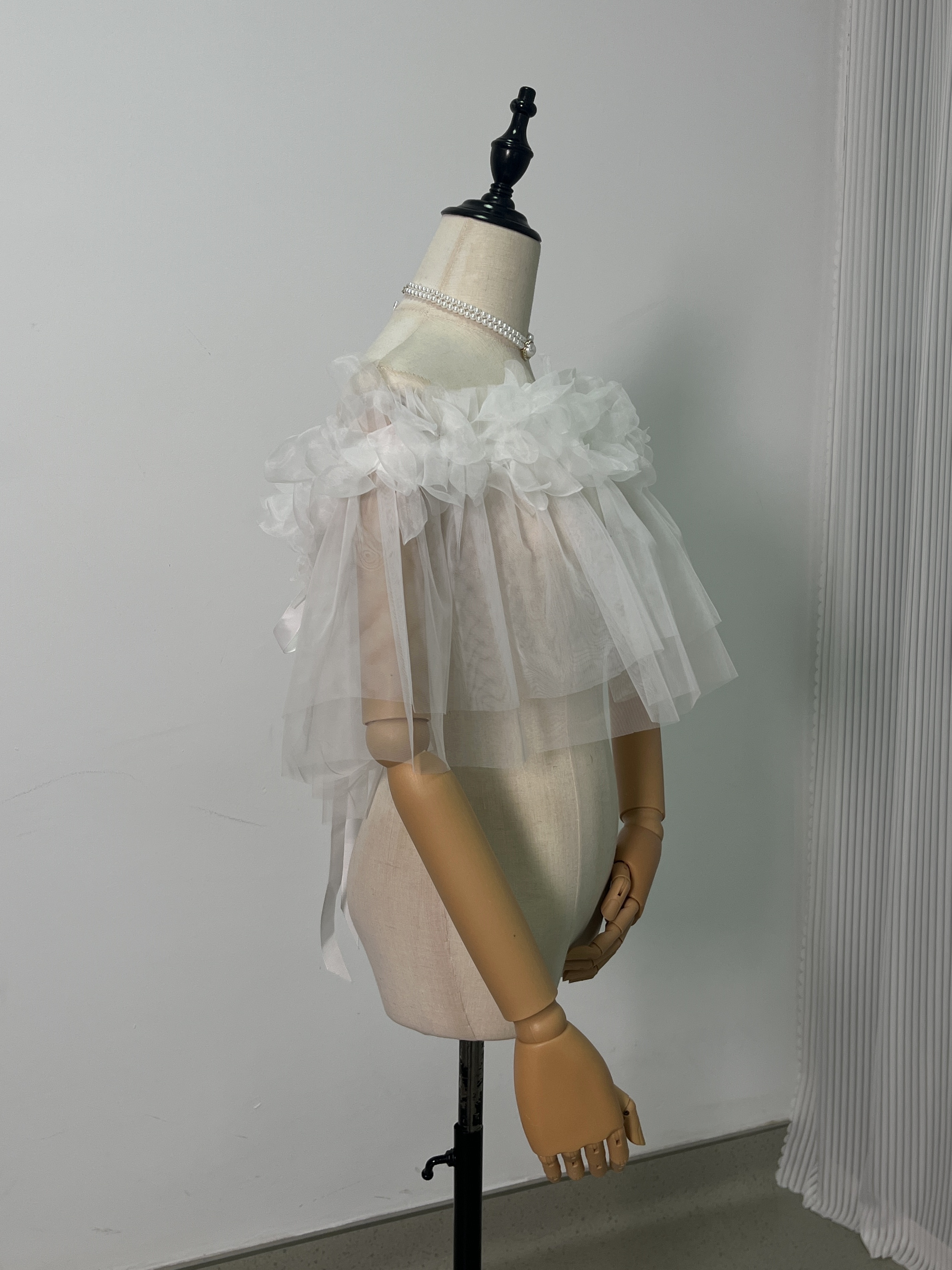 美品！オフホワイト 取り外しオフショルダー ソフトチュール 花モチーフ 色変更可能 可愛い