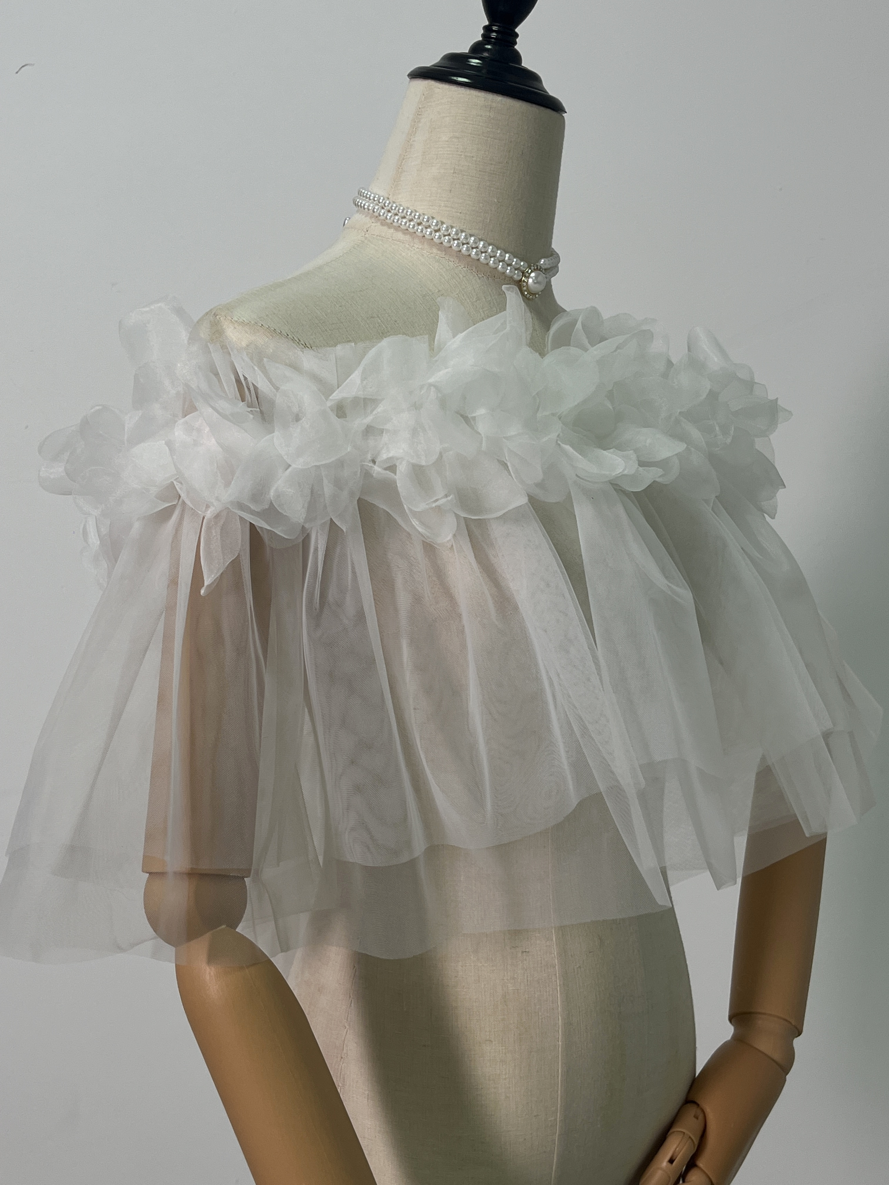 美品！オフホワイト 取り外しオフショルダー ソフトチュール 花モチーフ 色変更可能 可愛い