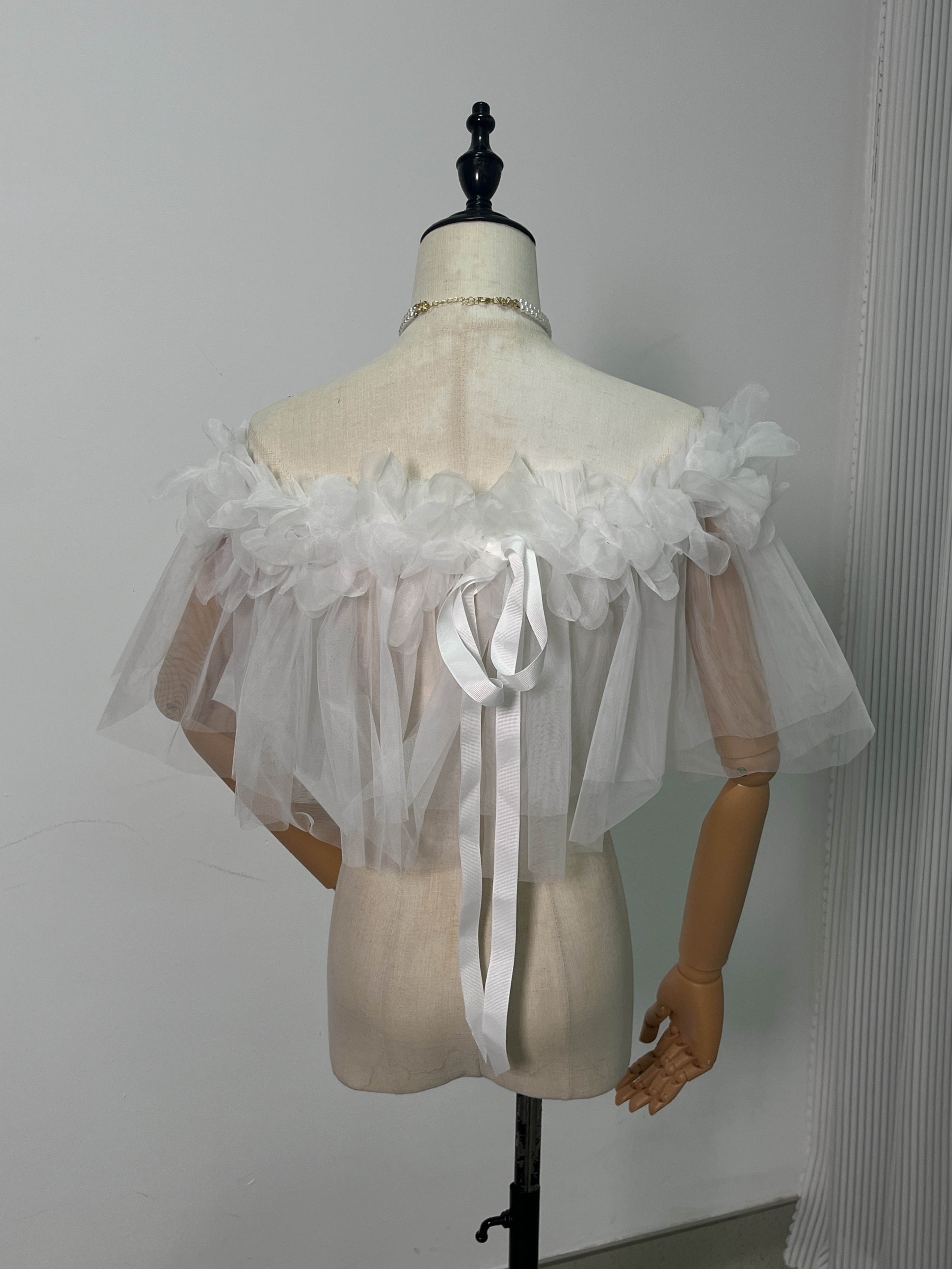 美品！オフホワイト 取り外しオフショルダー ソフトチュール 花モチーフ 色変更可能 可愛い