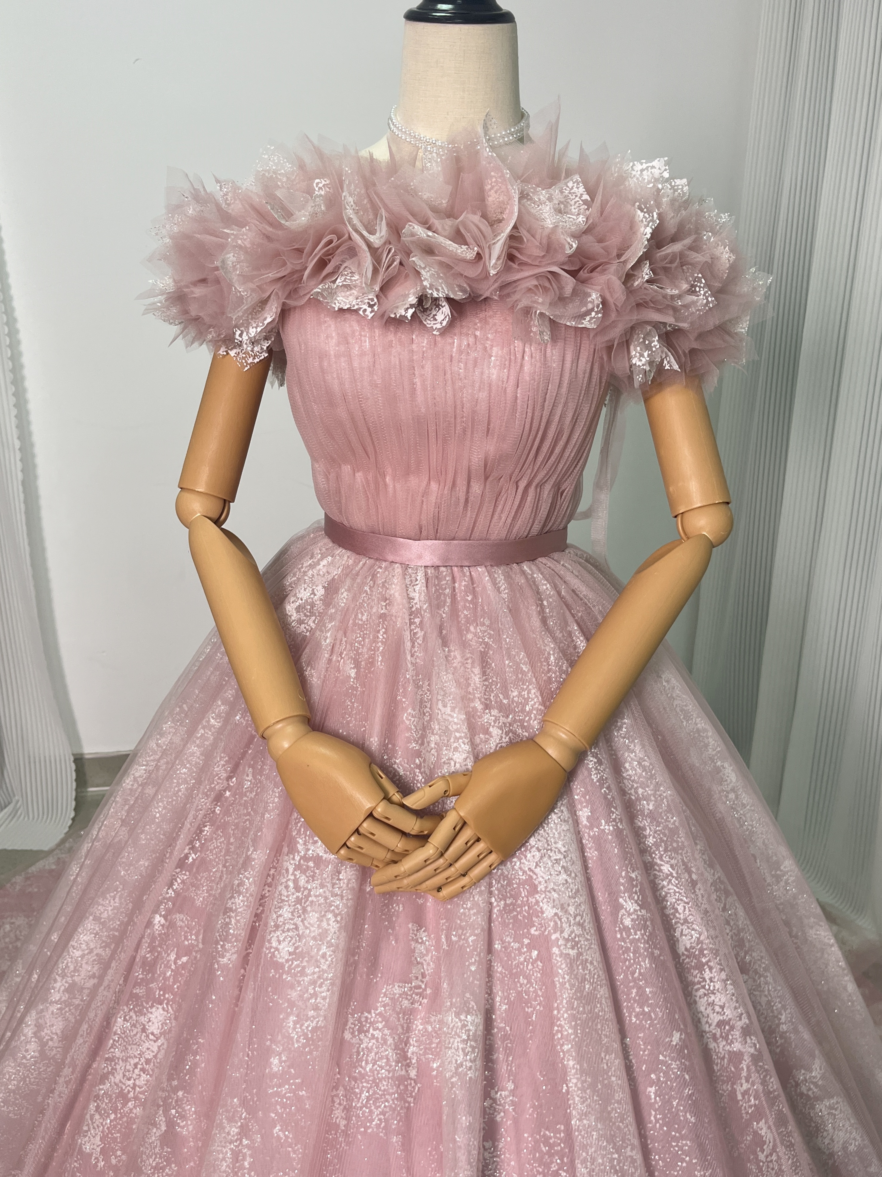 美品！ピンク カラードレス オフショルダー キラキラグリッターチュール 編み上げ 花嫁/前撮り