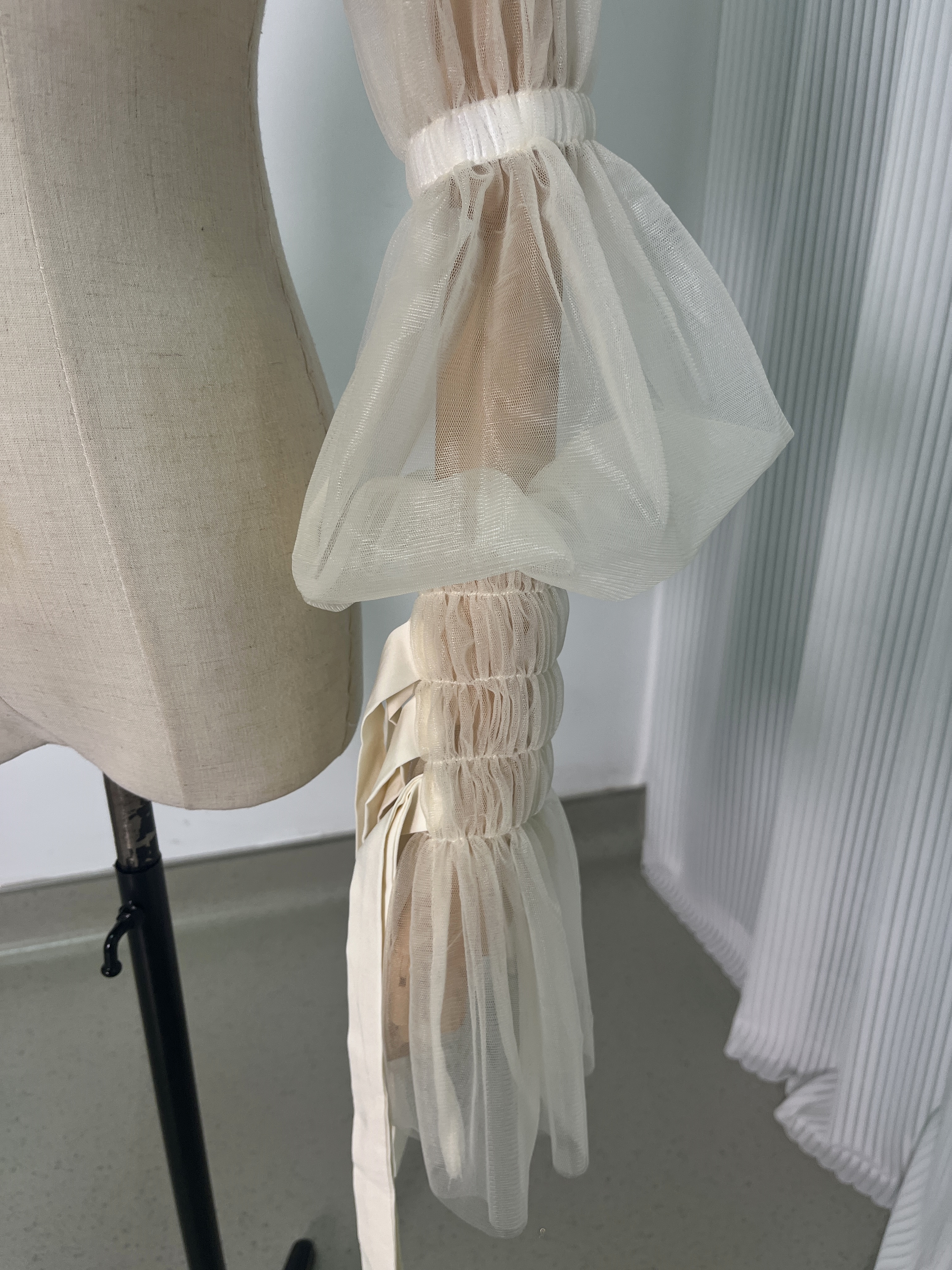 エレガント アイボリー 長袖 姫袖 シースルー袖 ストレッチ お色直し 前撮り