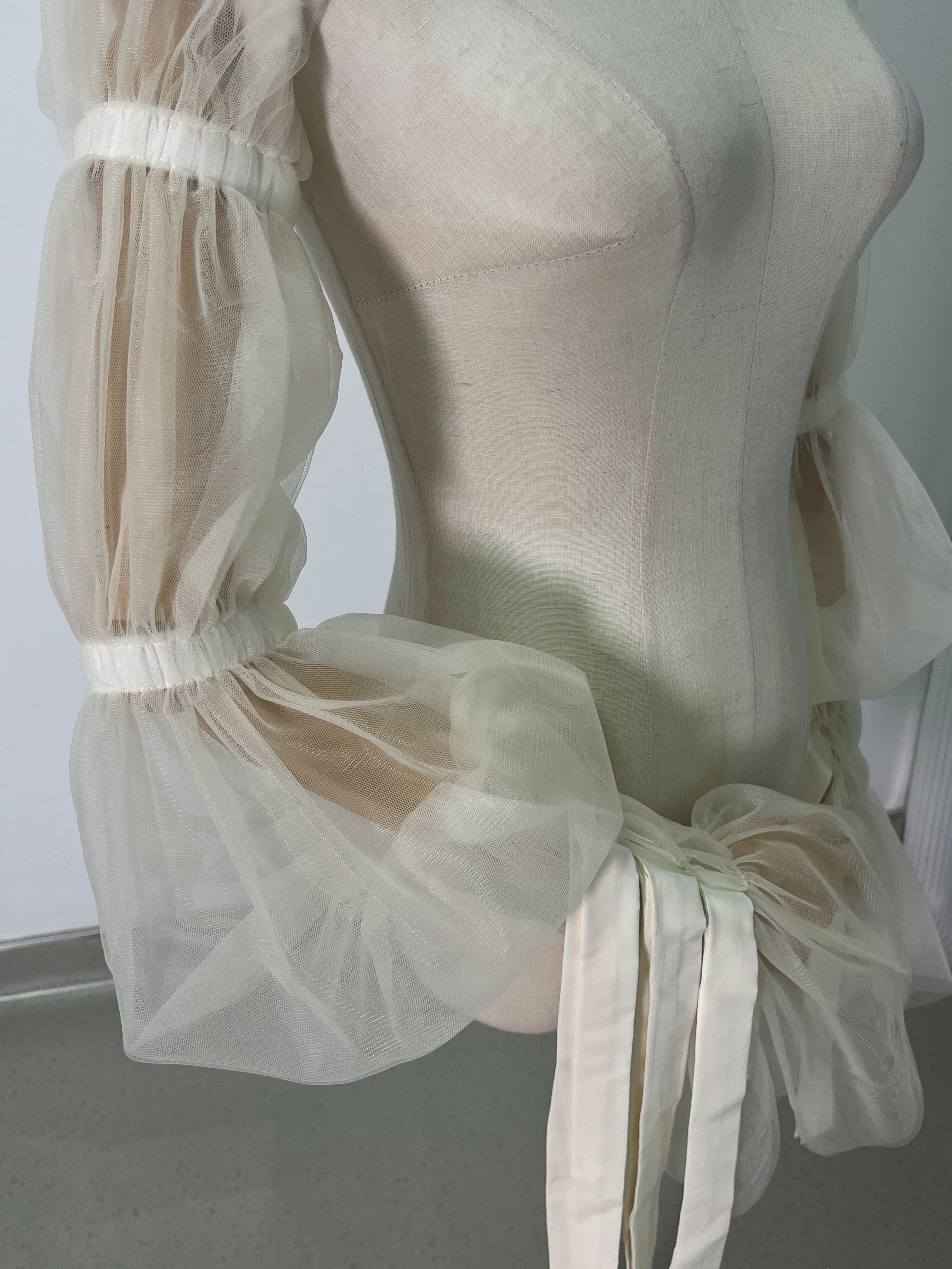 エレガント アイボリー 長袖 姫袖 シースルー袖 ストレッチ お色直し 前撮り