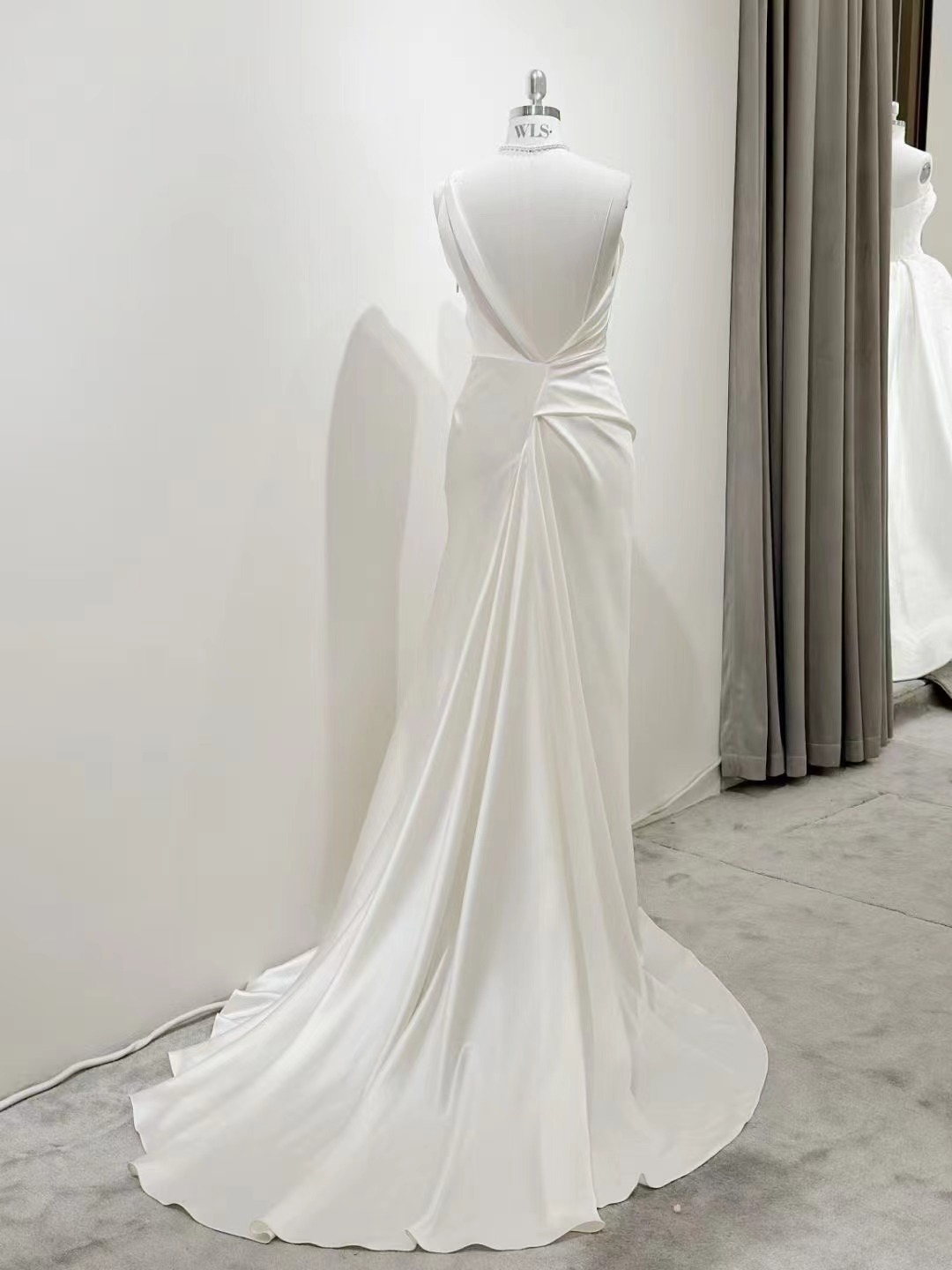 ウェディングドレス ワンショルダー 背中見せ ソフトマーメイドライン 結婚式/前撮り