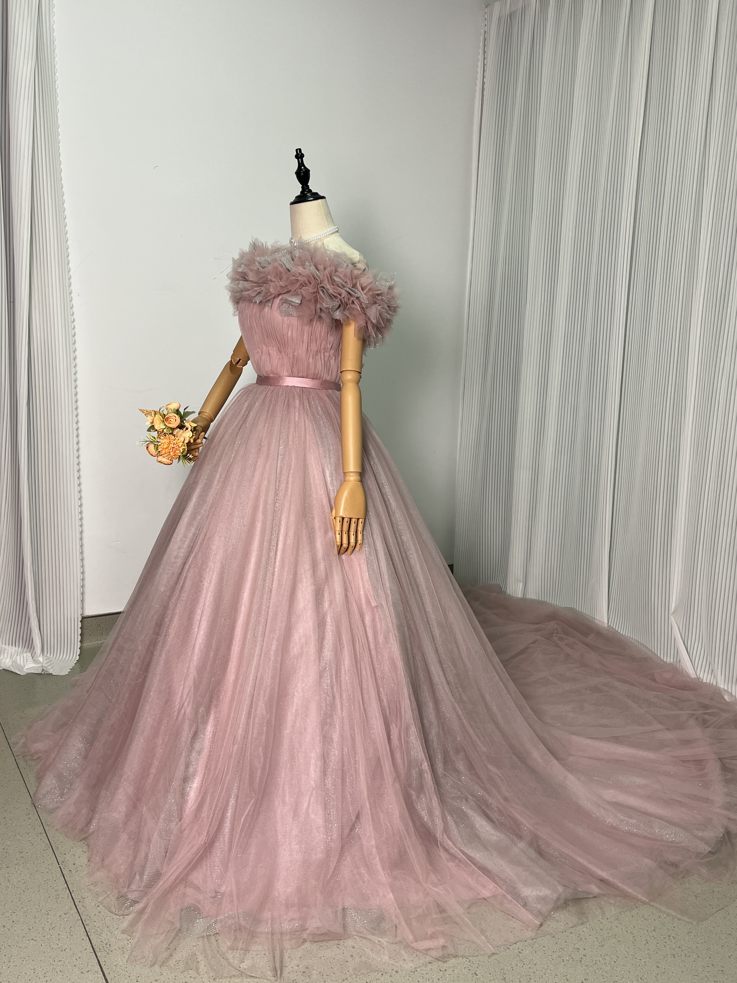 上品！カラードレス ピンク 取り外しオフショルダー キラキラグリッターチュール 編み上げ 披露宴