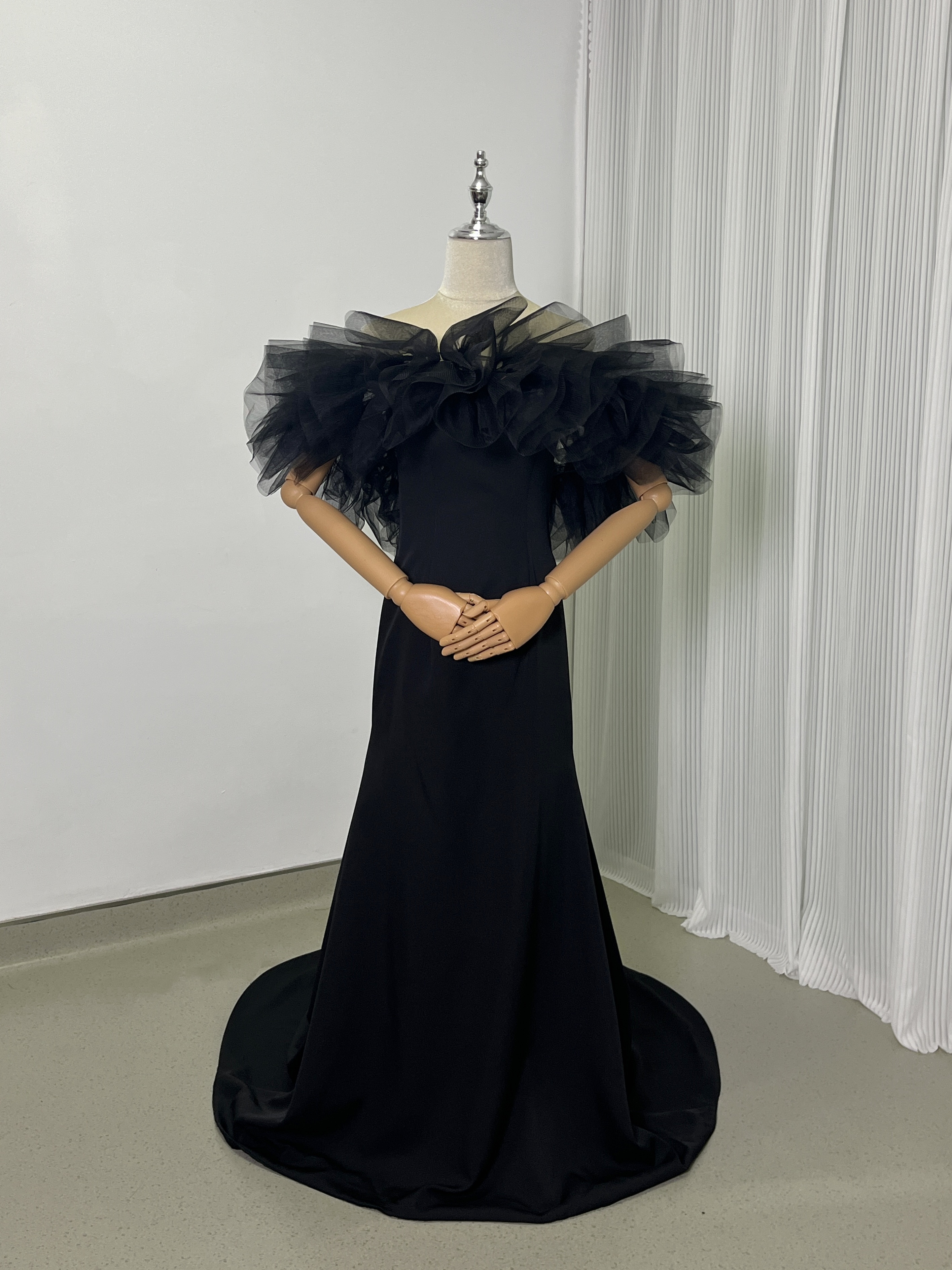 カラードレス ブラック オフショルダー デザイン感 マーメイドライン