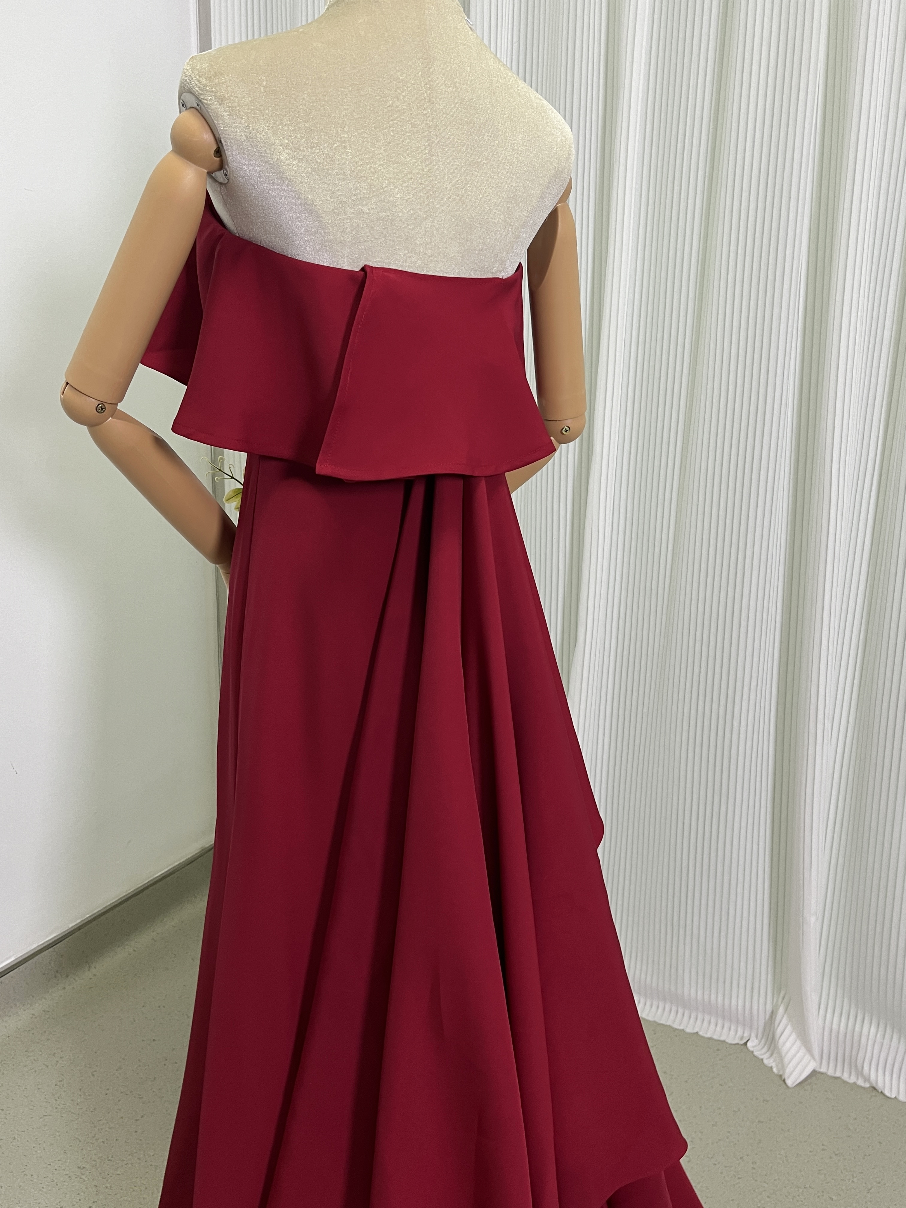 カラードレス ボルドー色 ベアトップ スレンダーライン 編み上げ 取り外しリボン 披露宴 前撮り