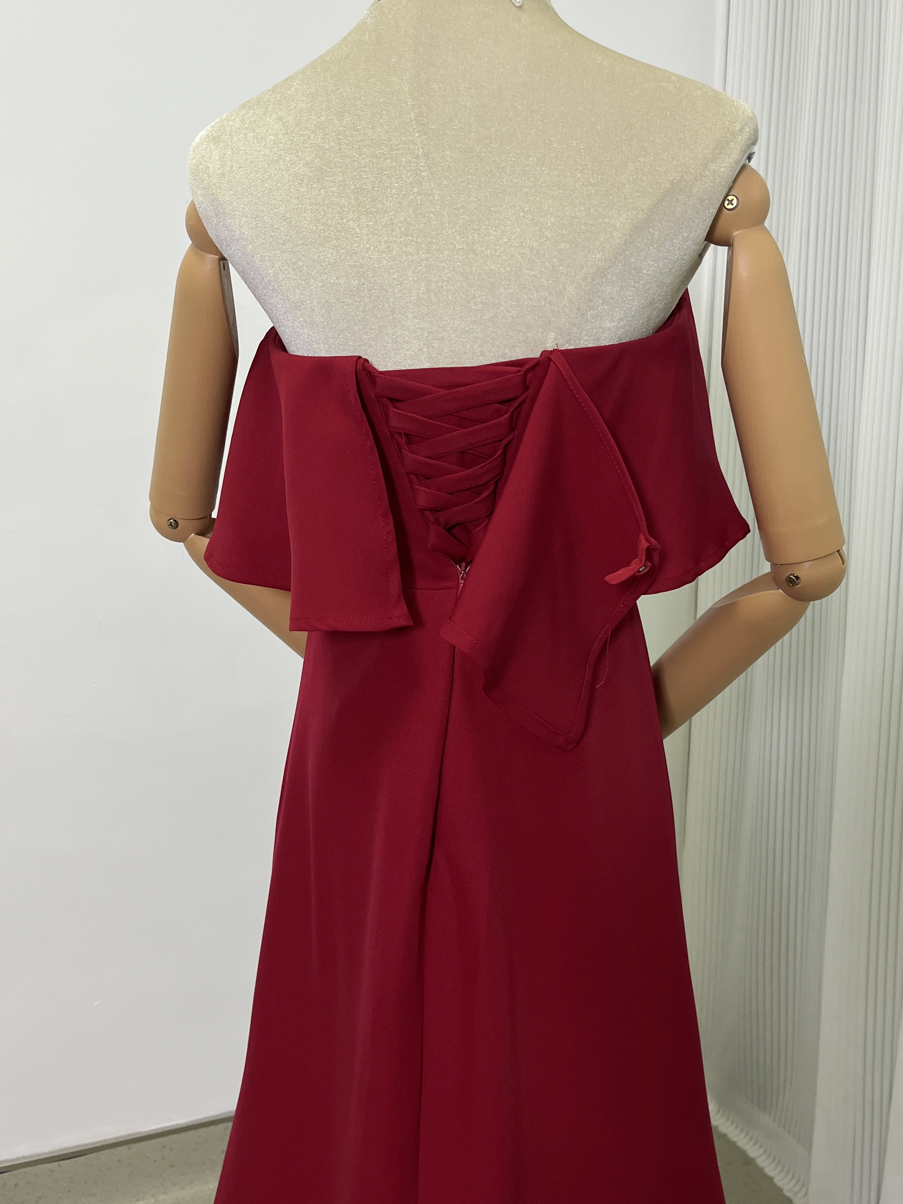 カラードレス ボルドー色 ベアトップ スレンダーライン 編み上げ 取り外しリボン 披露宴 前撮り