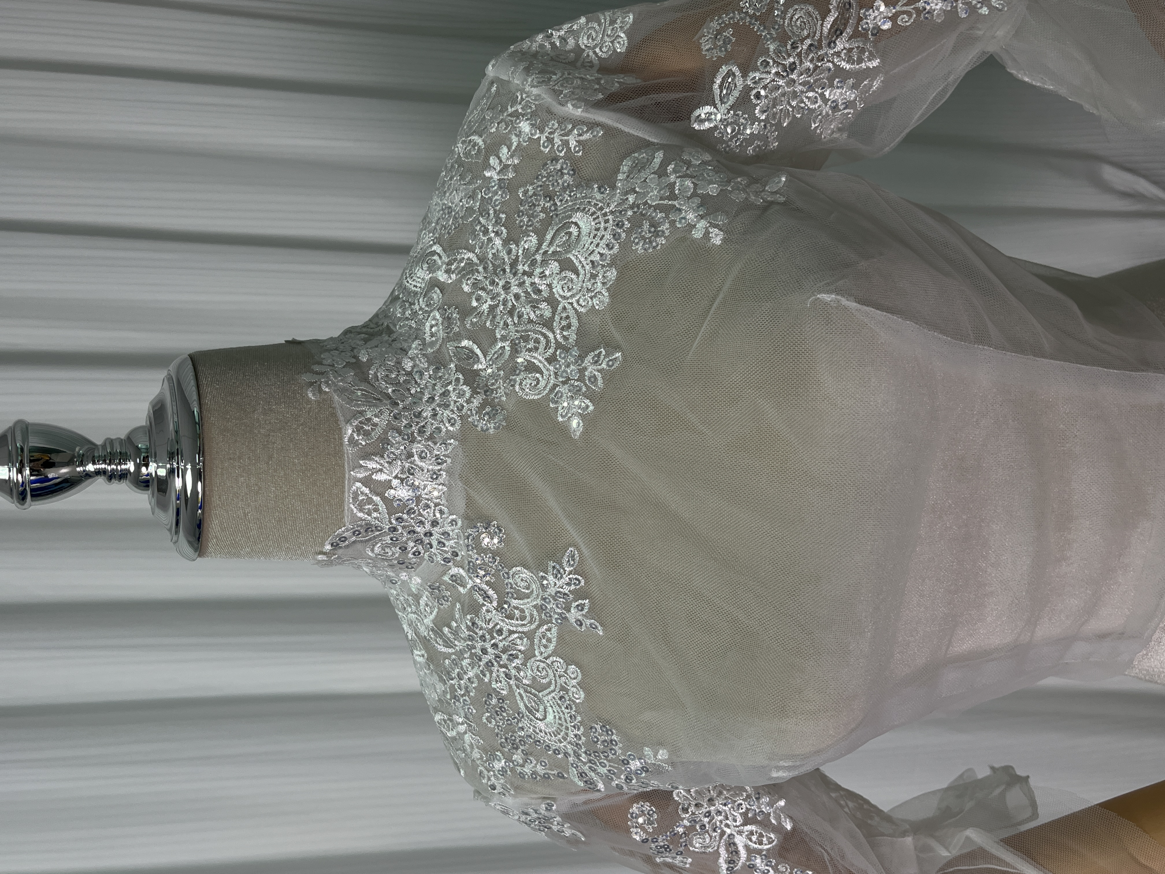 ボレロ ハイネック ふわふわ袖 くるみボタン キラキラ光る刺繍 花嫁 可愛い 結婚式