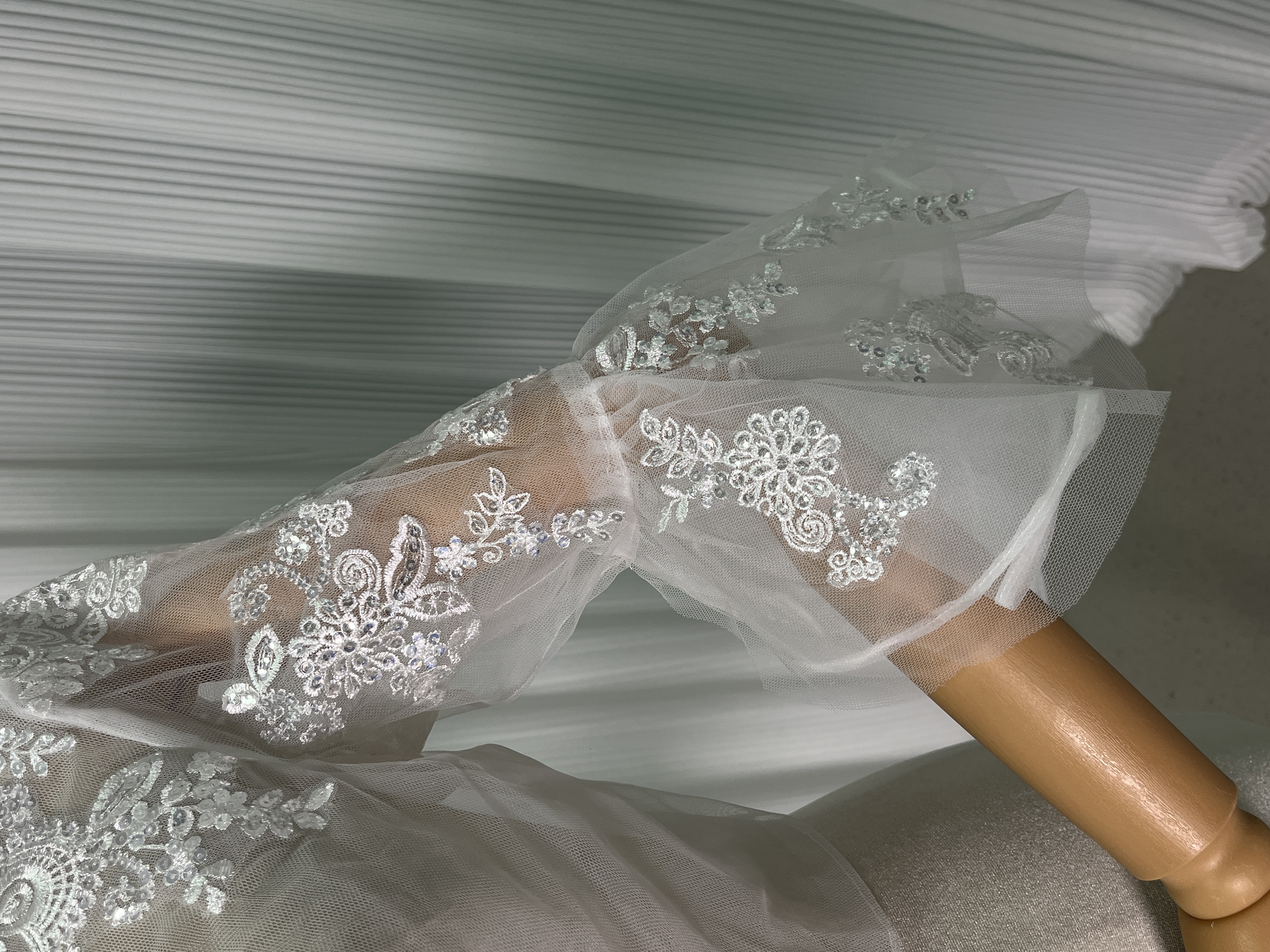 ボレロ ハイネック ふわふわ袖 くるみボタン キラキラ光る刺繍 花嫁 可愛い 結婚式