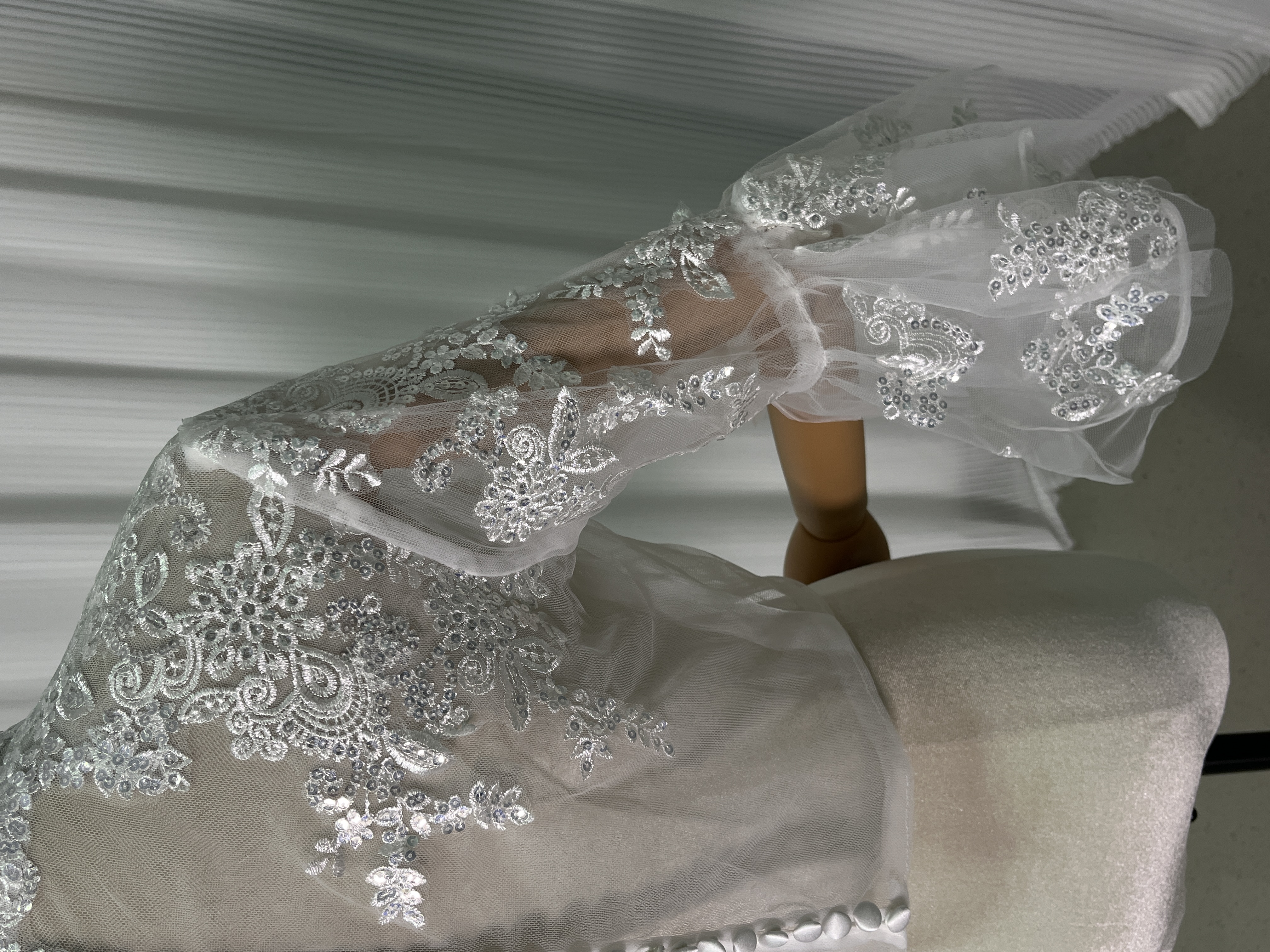 ボレロ ハイネック ふわふわ袖 くるみボタン キラキラ光る刺繍 花嫁 可愛い 結婚式