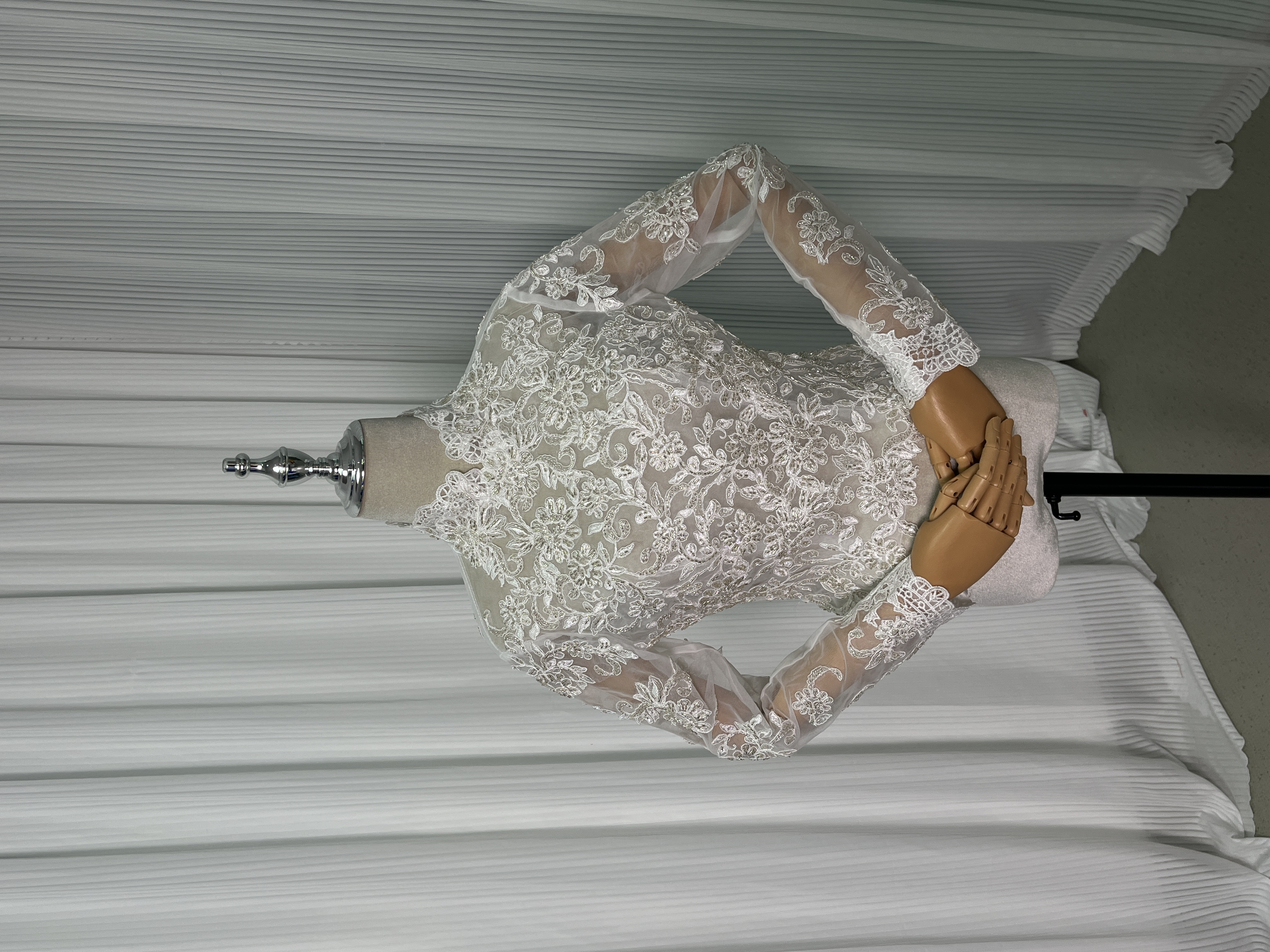 華やか ボレロ ロングスリーブ ハイネック くるみボタン キラキラ光る刺繍 エレガント 韓国風ドレス