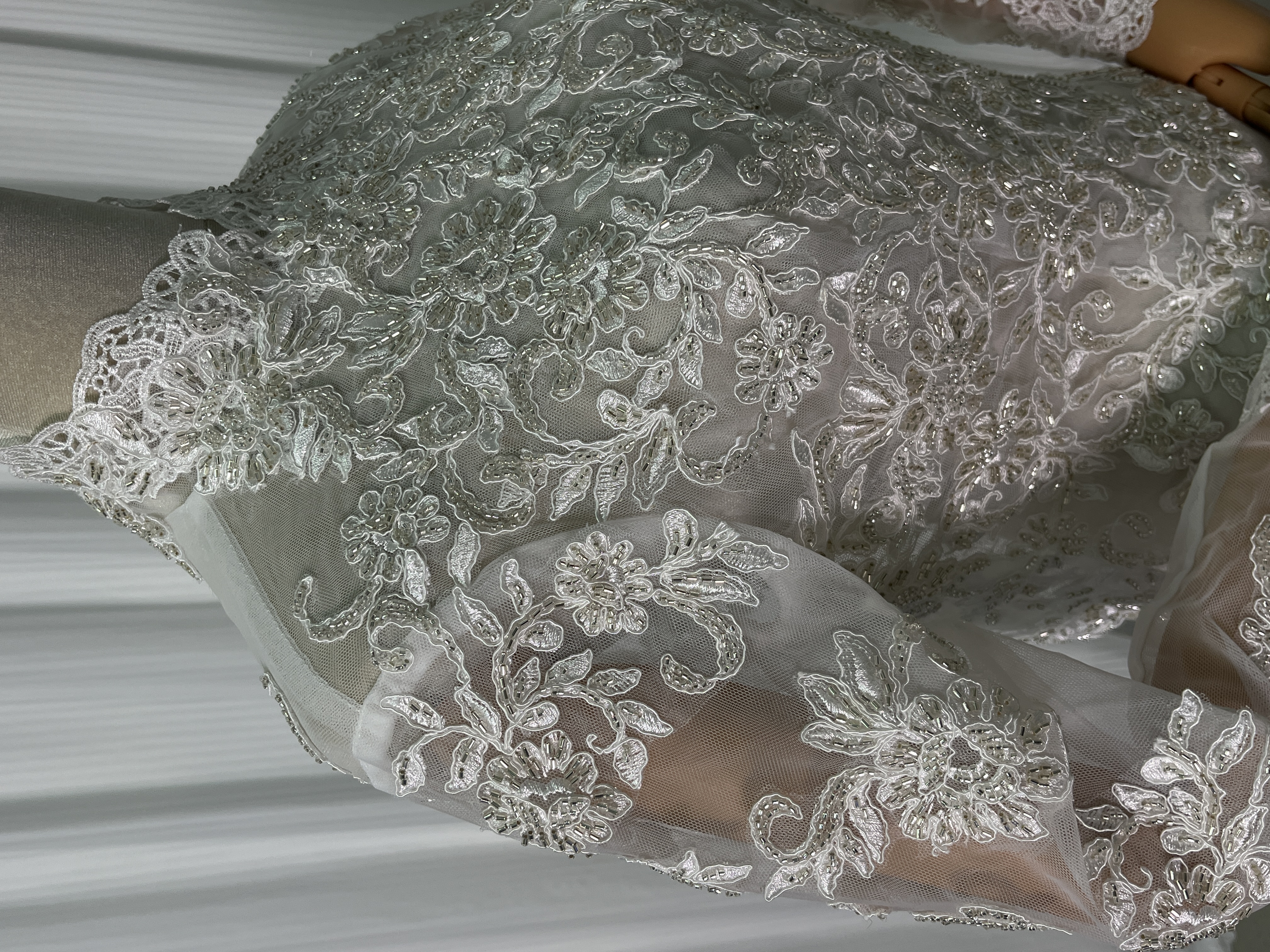 華やか ボレロ ロングスリーブ ハイネック くるみボタン キラキラ光る刺繍 エレガント 韓国風ドレス