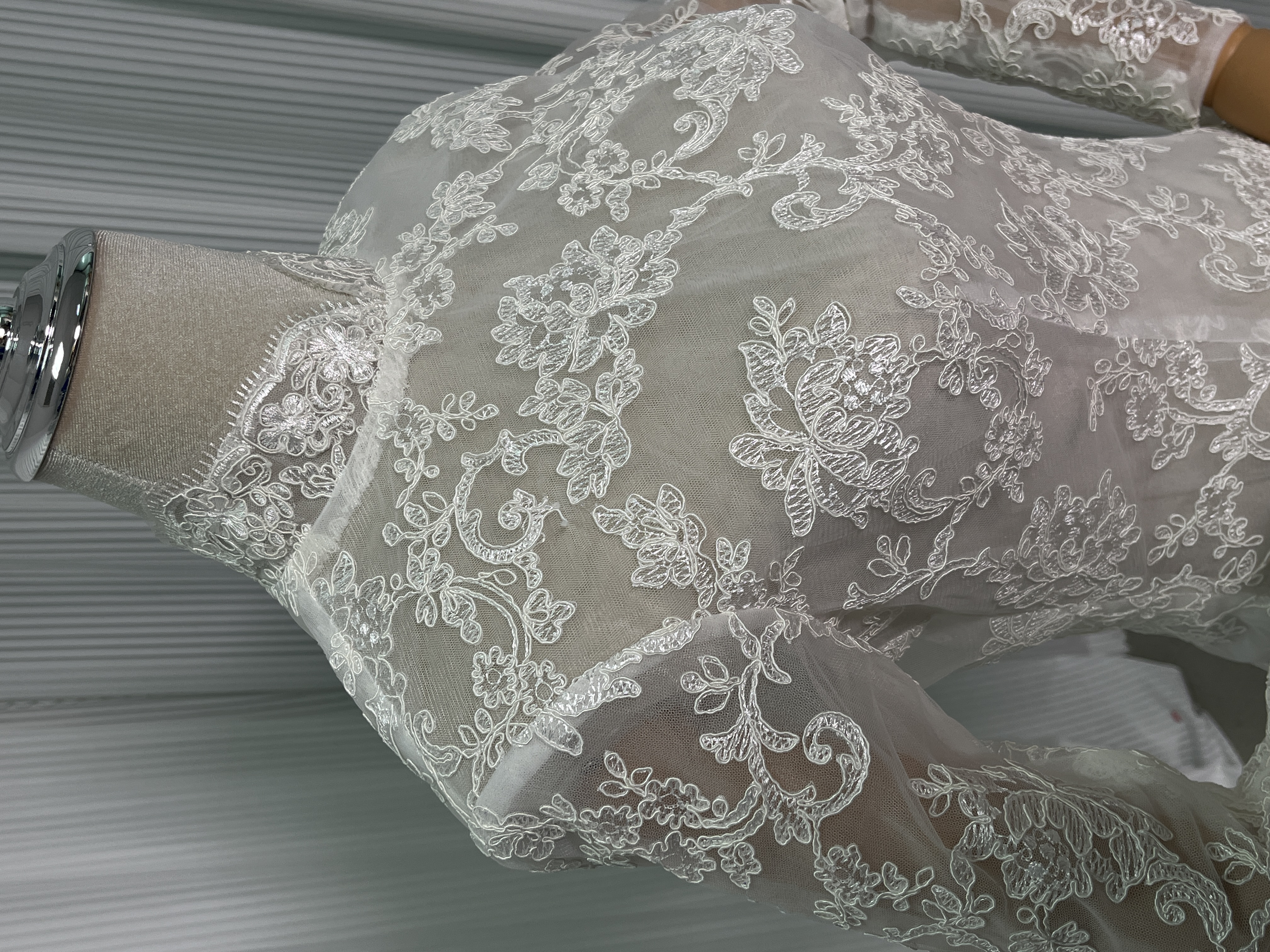 ボレロ ハイネック 長袖 くるみボタン 3D立体レース刺繍 花嫁/ウェディングドレス/結婚式/披露宴