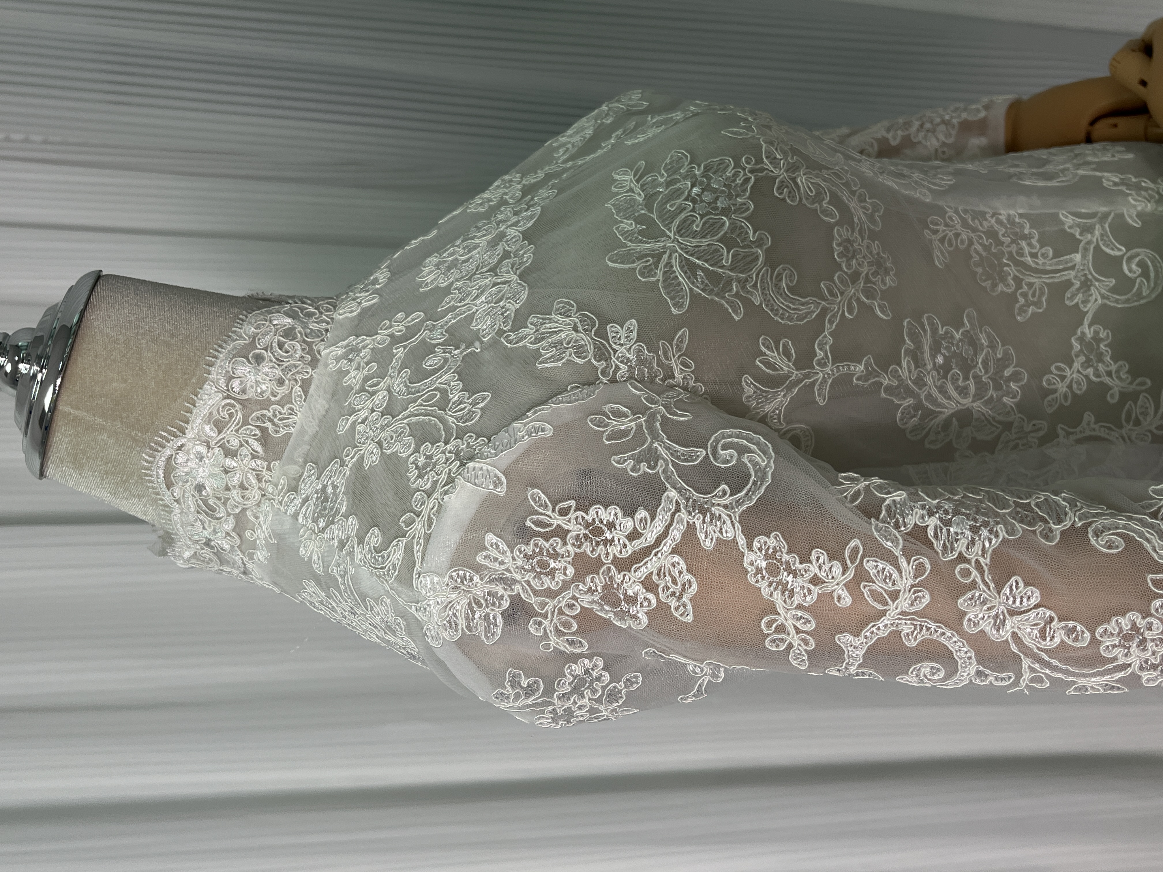 ボレロ ハイネック 長袖 くるみボタン 3D立体レース刺繍 花嫁/ウェディングドレス/結婚式/披露宴