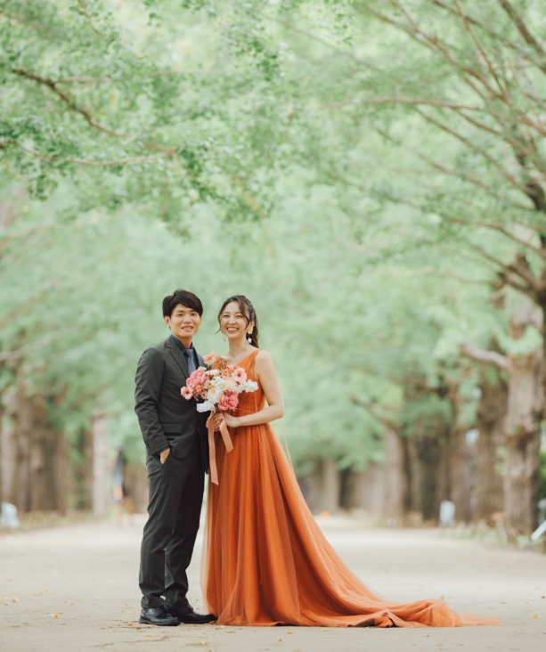 実例写真！カラードレス テラコッタ色 Vネック キャミソール チュールドレス 編み上げ 披露宴 前撮り 抜群のおしゃれ見