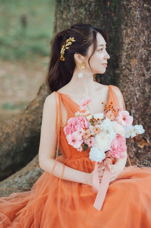 実例写真！カラードレス テラコッタ色 Vネック キャミソール チュールドレス 編み上げ 披露宴 前撮り 抜群のおしゃれ見