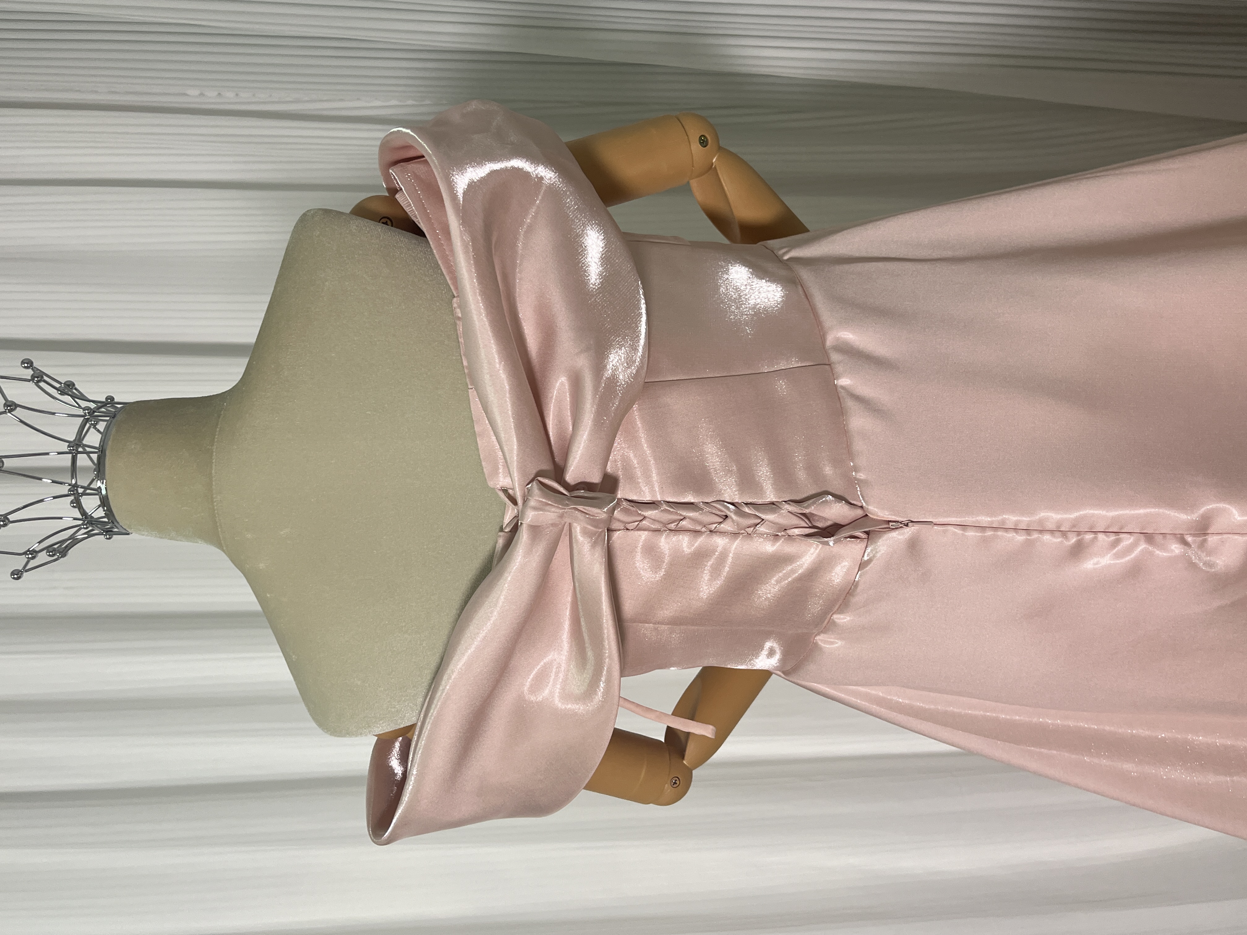 カラードレス コーラルピンク オフショルダー 光沢サテン ロング 前撮り 可愛い 編み上げ 演奏会/音楽会