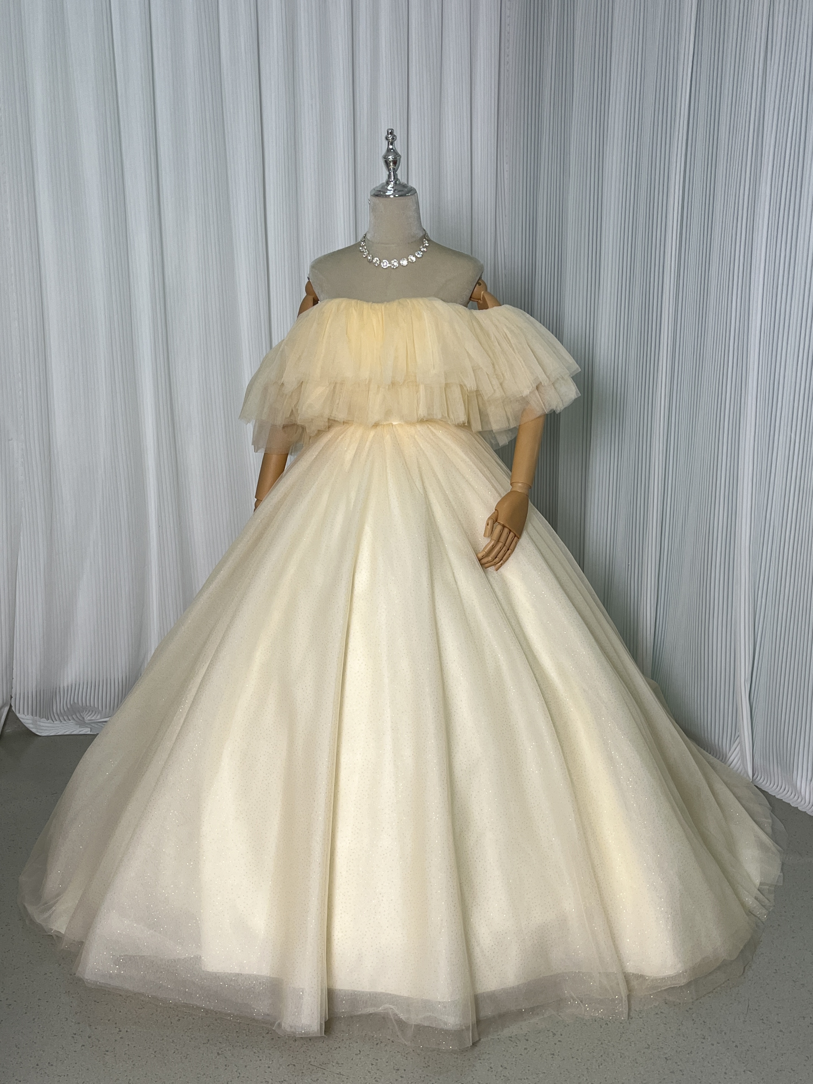 人気上昇！カラードレス シャンパン色 オフショルダー キラキラチュール 結婚式 前撮り 編み上げ