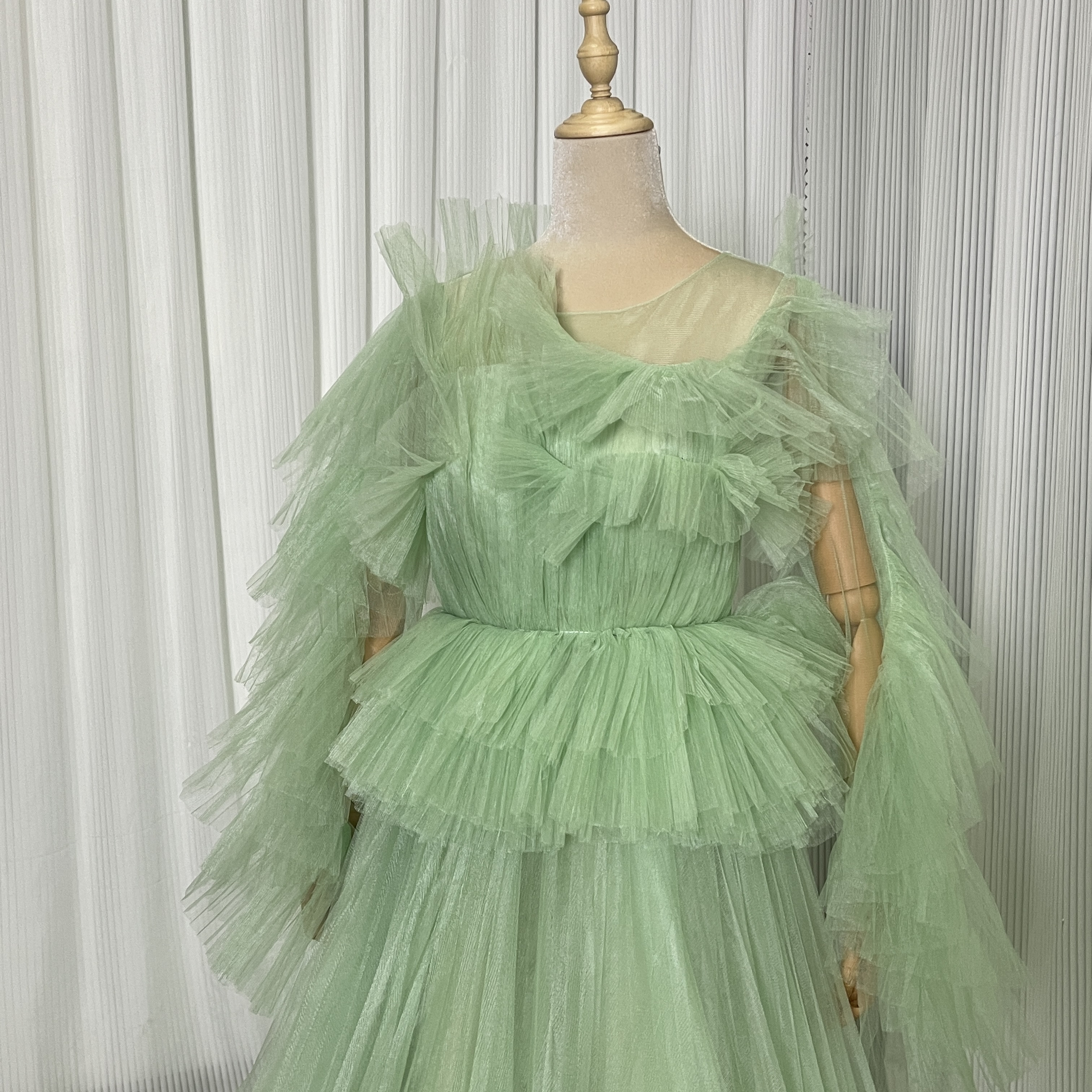 プリーツドレス グリーン カラードレス フリル袖 ロングトレーン 演奏会/音楽会