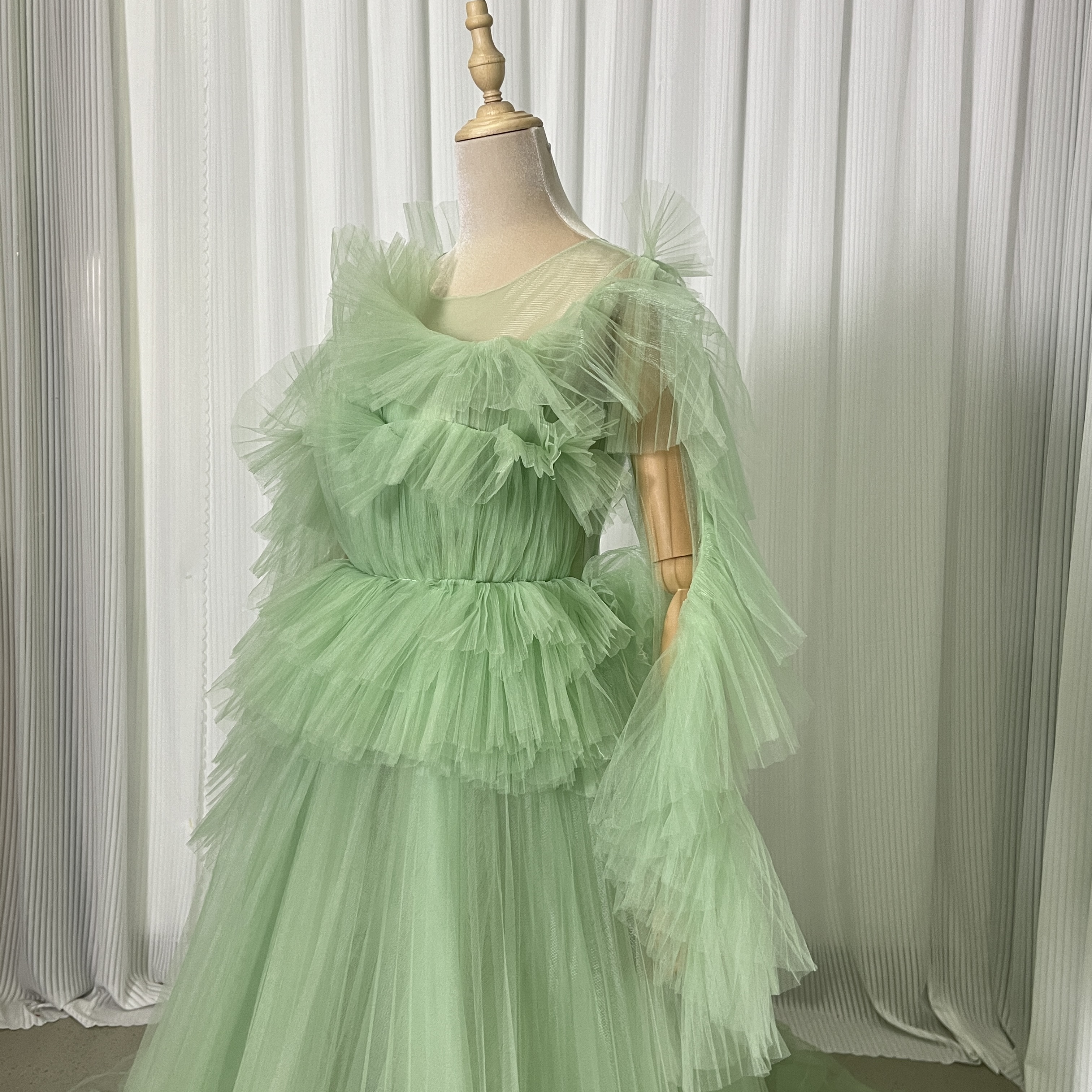 プリーツドレス グリーン カラードレス フリル袖 ロングトレーン 演奏会/音楽会