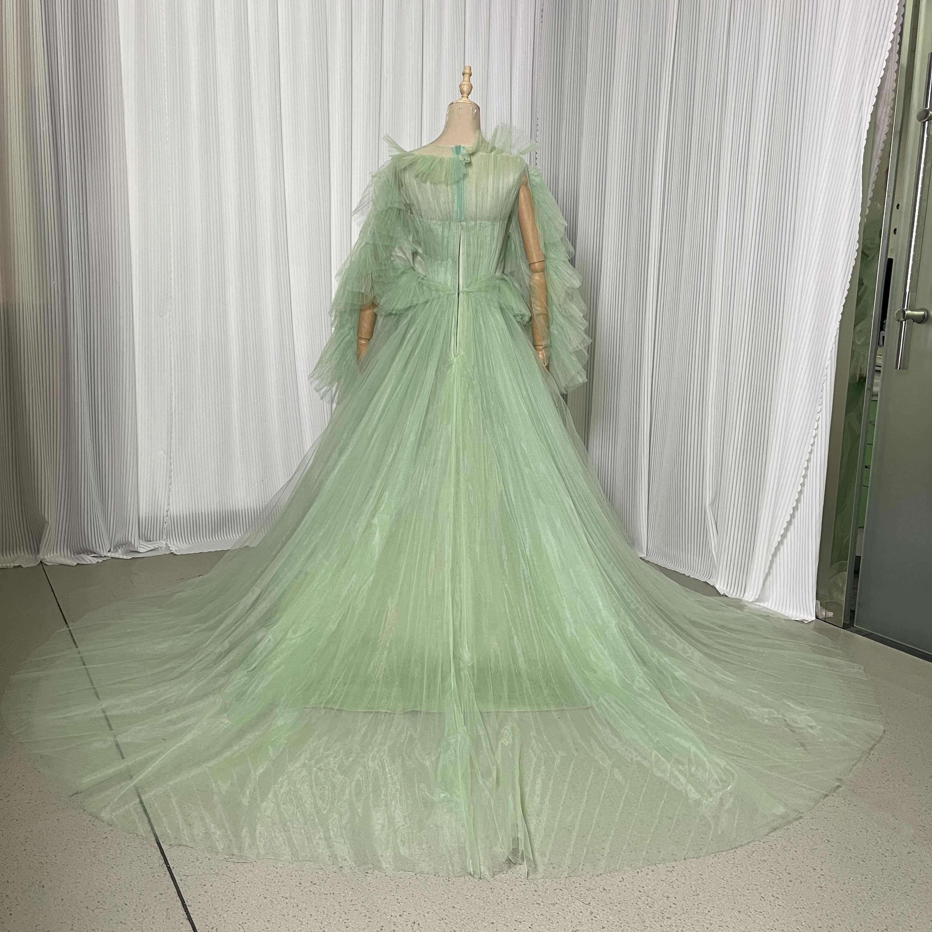 プリーツドレス グリーン カラードレス フリル袖 ロングトレーン 演奏会/音楽会