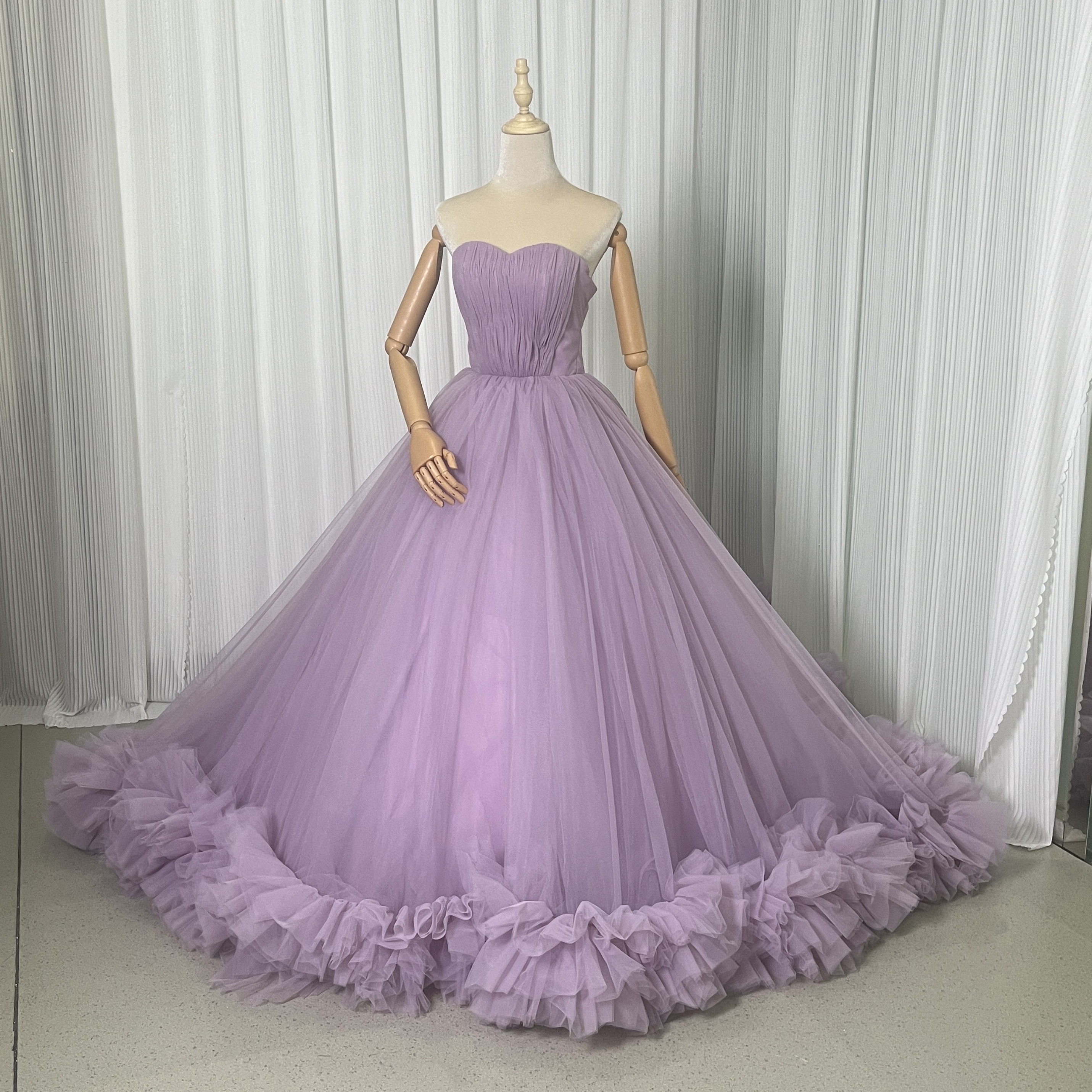 人気上昇！カラードレス パープル ベアトップ ラッフルフリル 華やかなトレーン 花嫁