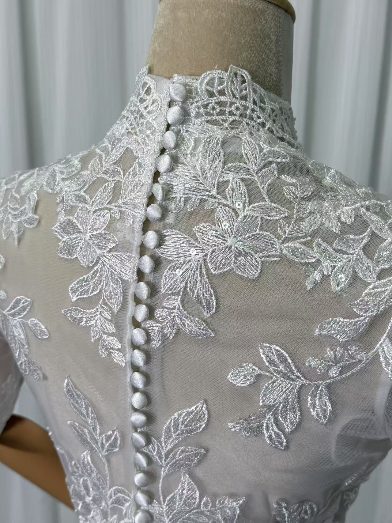 上品！ボレロ ハイネック リーフ刺繍 くるみボタン 半袖 結婚式/披露宴