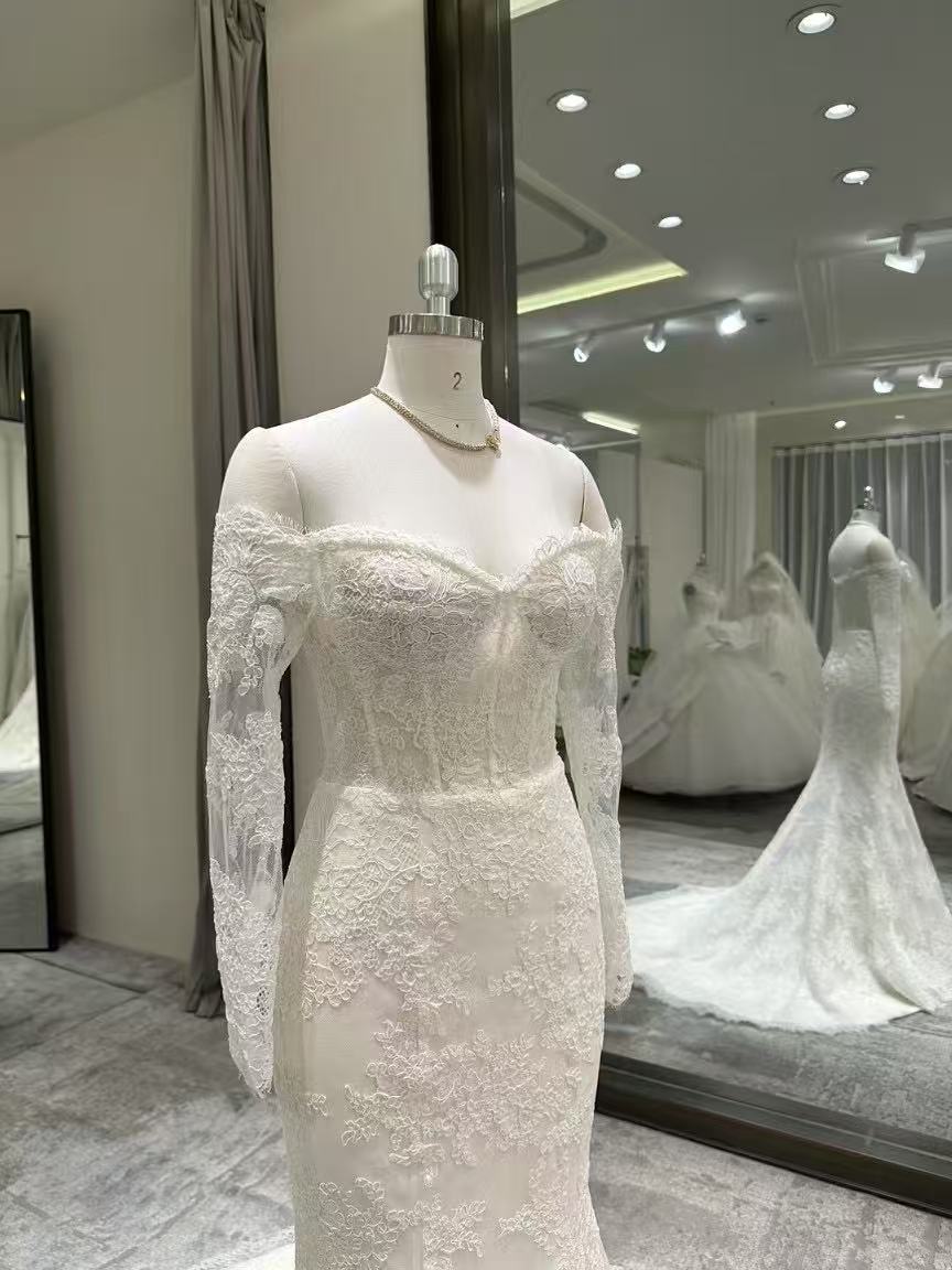 美品！ウェディングドレス オフショルダー 花柄のモチーフ刺繍が美しく マーメイドライン 結婚式
