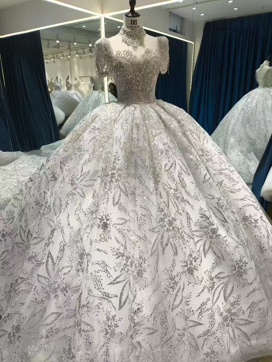 豪華！ウエディングドレス 韓国風ドレス 贅沢な総レース キラキラ光る刺繍 華やかなトレーン 結婚式/披露宴