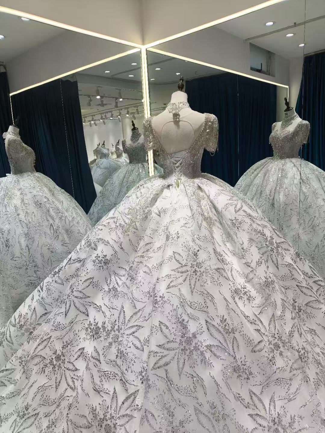 豪華！ウエディングドレス 韓国風ドレス 贅沢な総レース キラキラ光る刺繍 華やかなトレーン 結婚式/披露宴