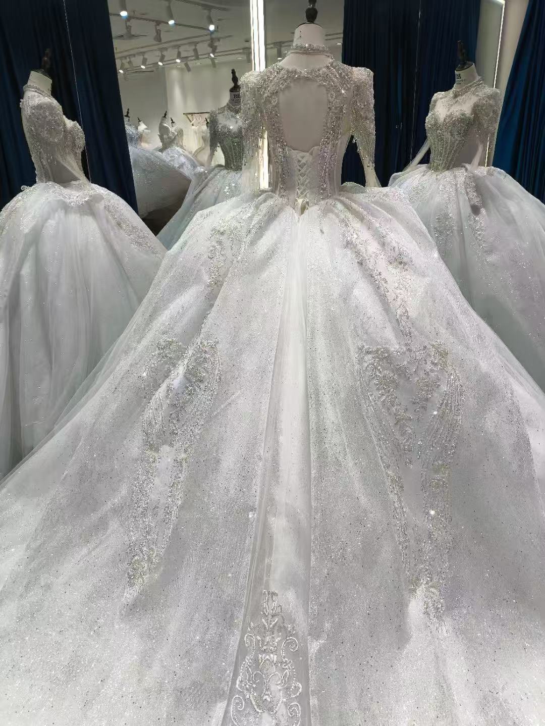 韓国風ドレス ウェディングドレス キラキラのハンドビーディング 華やかなトレーン 魅惑の花レース 結婚式
