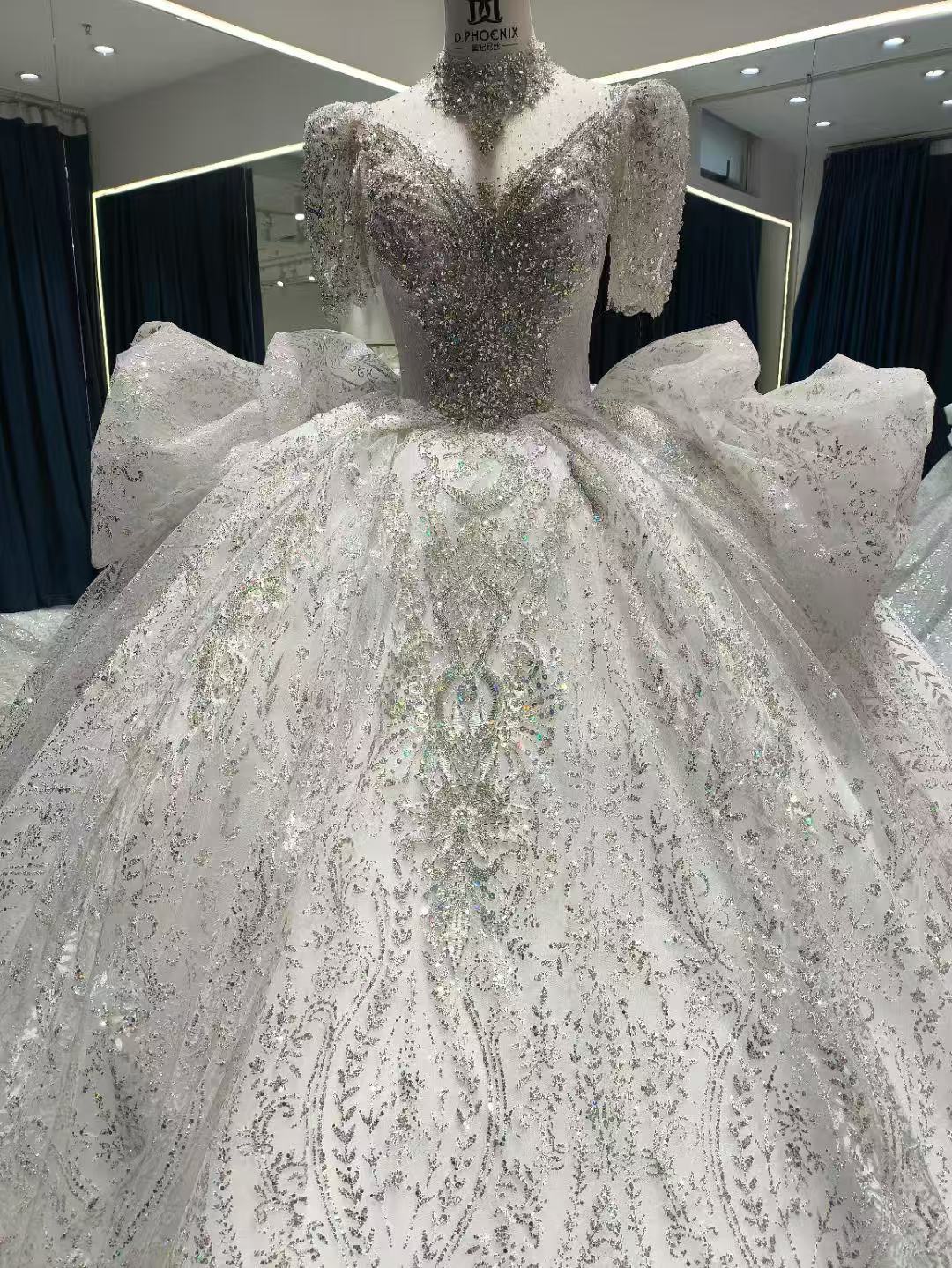 ウェディングドレス Vネック 韓国風ドレス ビジュー 贅沢な総レース プリンセスライン 華やかなトレーン 結婚式