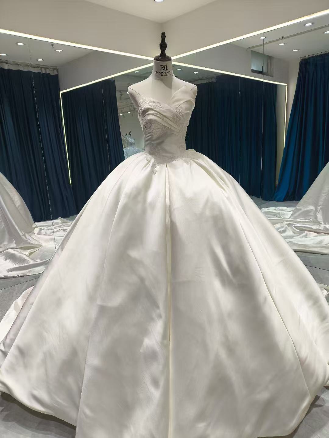 ウェディングドレス ベアトップ 美しい花レース プリンセスライン ロングトレーン 編み上げ 結婚式