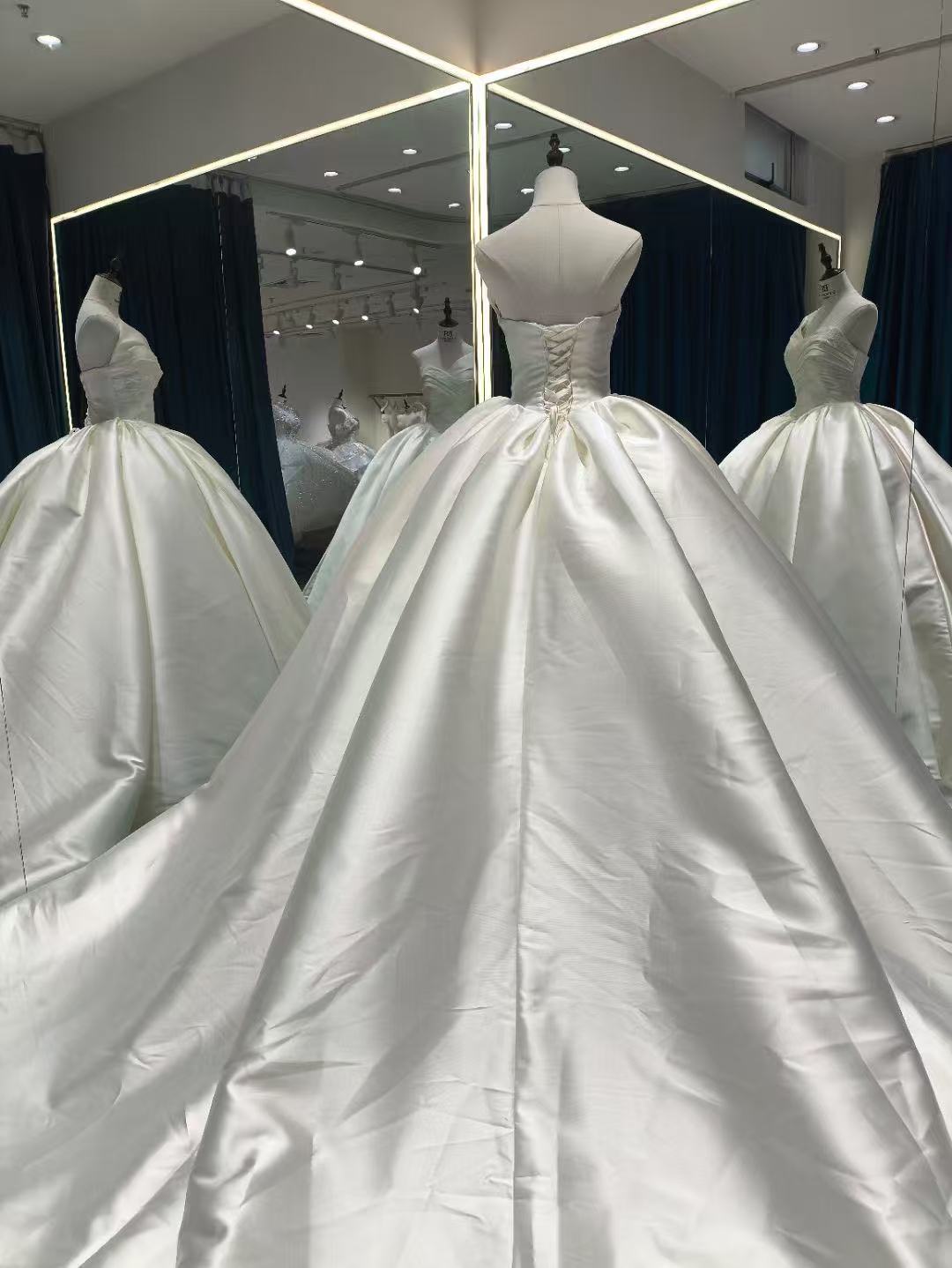 ウェディングドレス ベアトップ 美しい花レース プリンセスライン ロングトレーン 編み上げ 結婚式