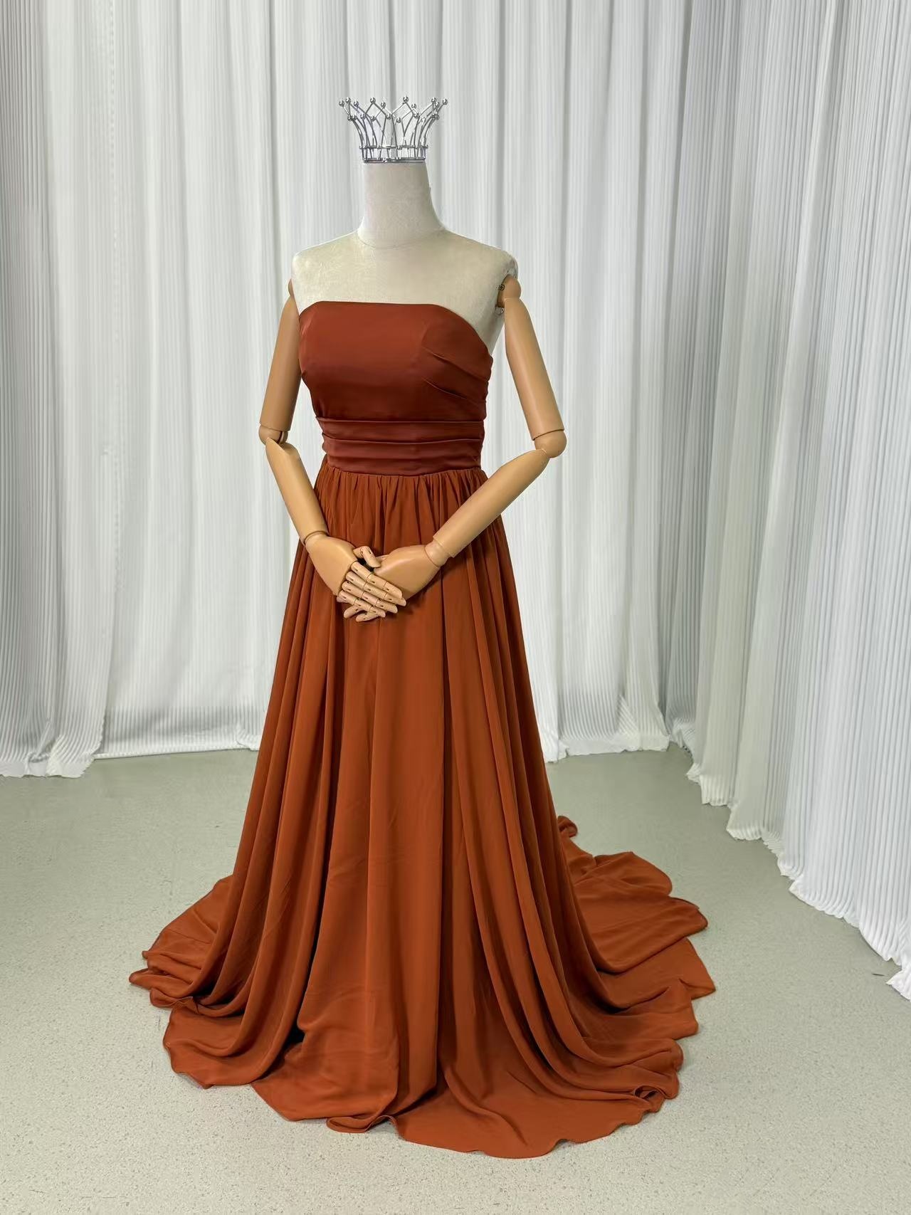カラードレス テラコッタ色 ベアトップ 滑らか 披露宴 ロングトレーン クラシカル