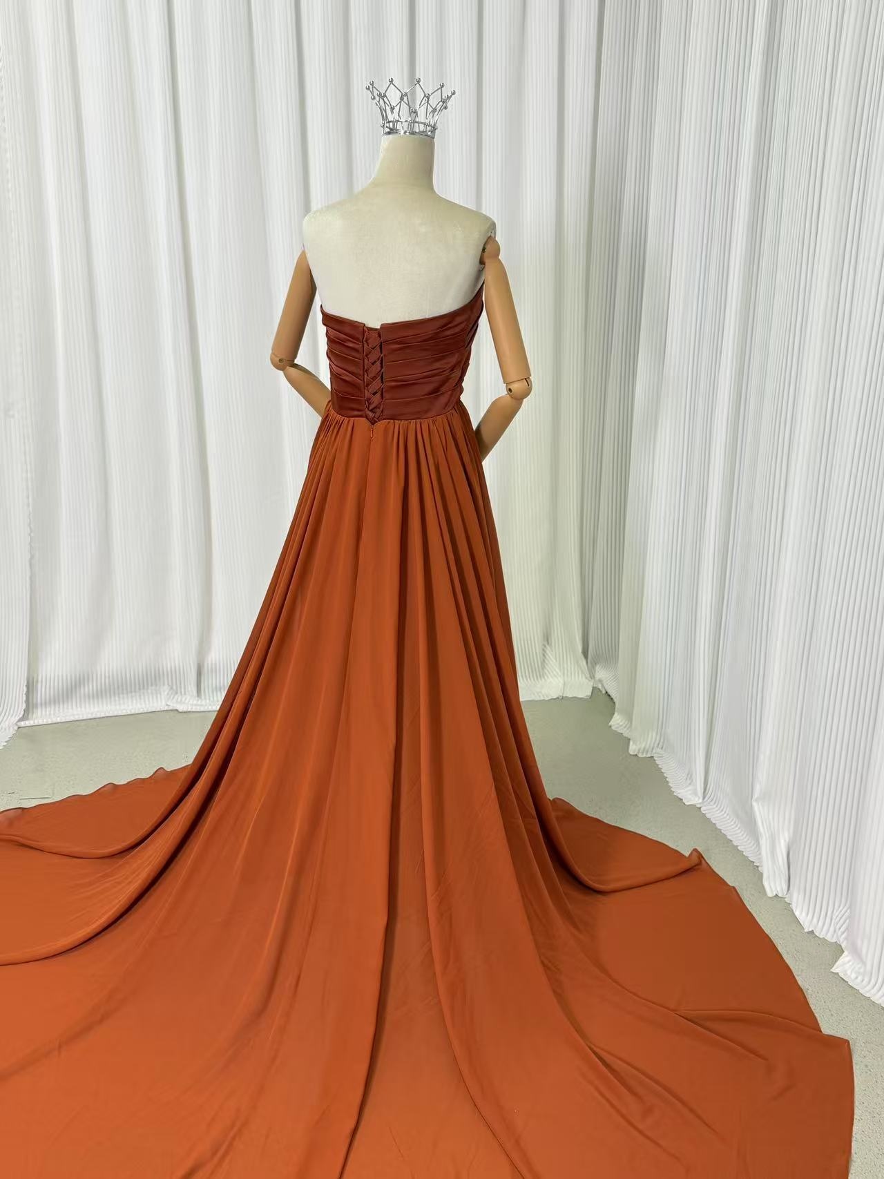 カラードレス テラコッタ色 ベアトップ 滑らか 披露宴 ロングトレーン クラシカル