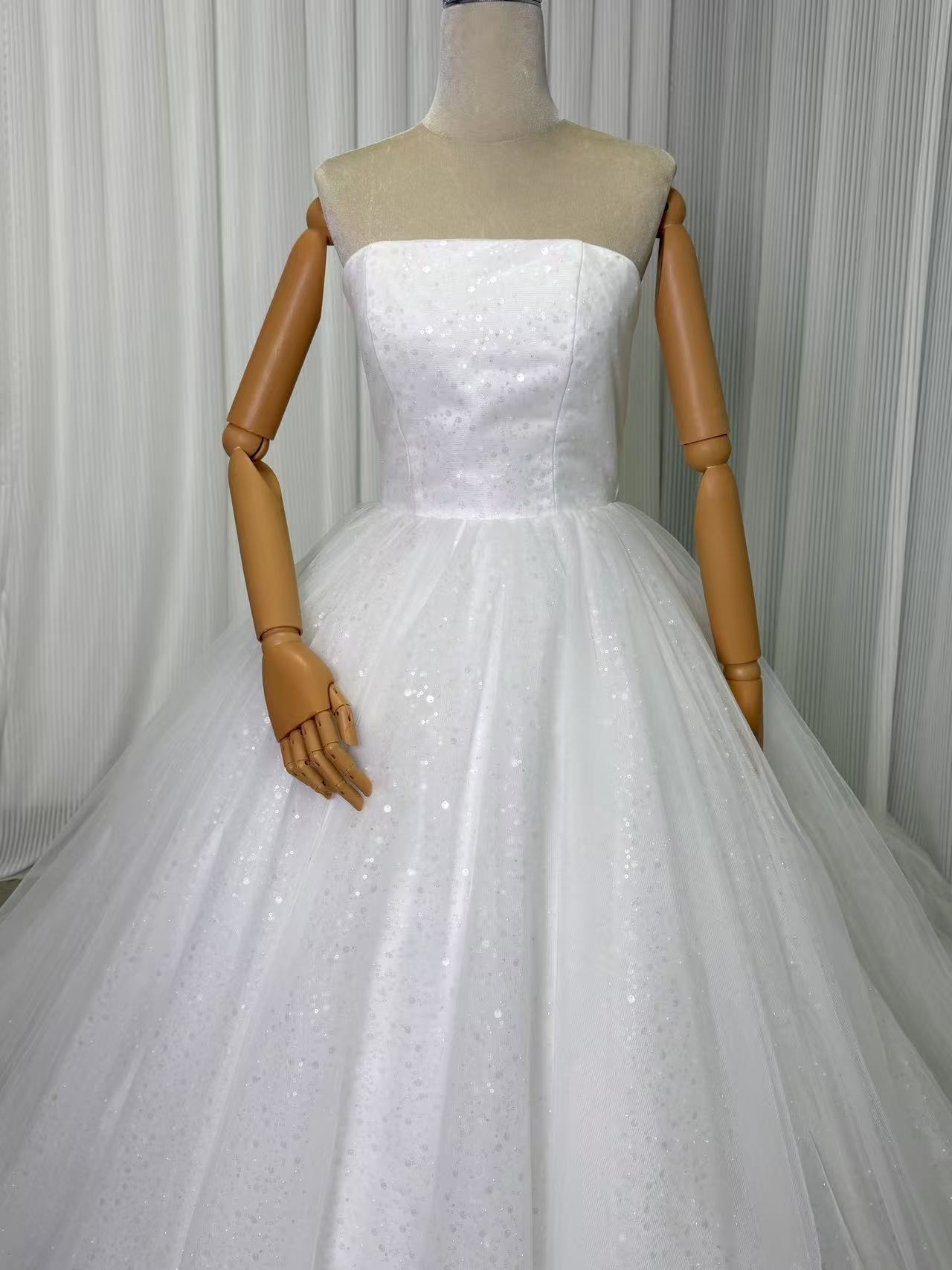 ウエディングドレス キラキラグリッターチュール ベアトップ ロングトレーン フランス風 結婚式